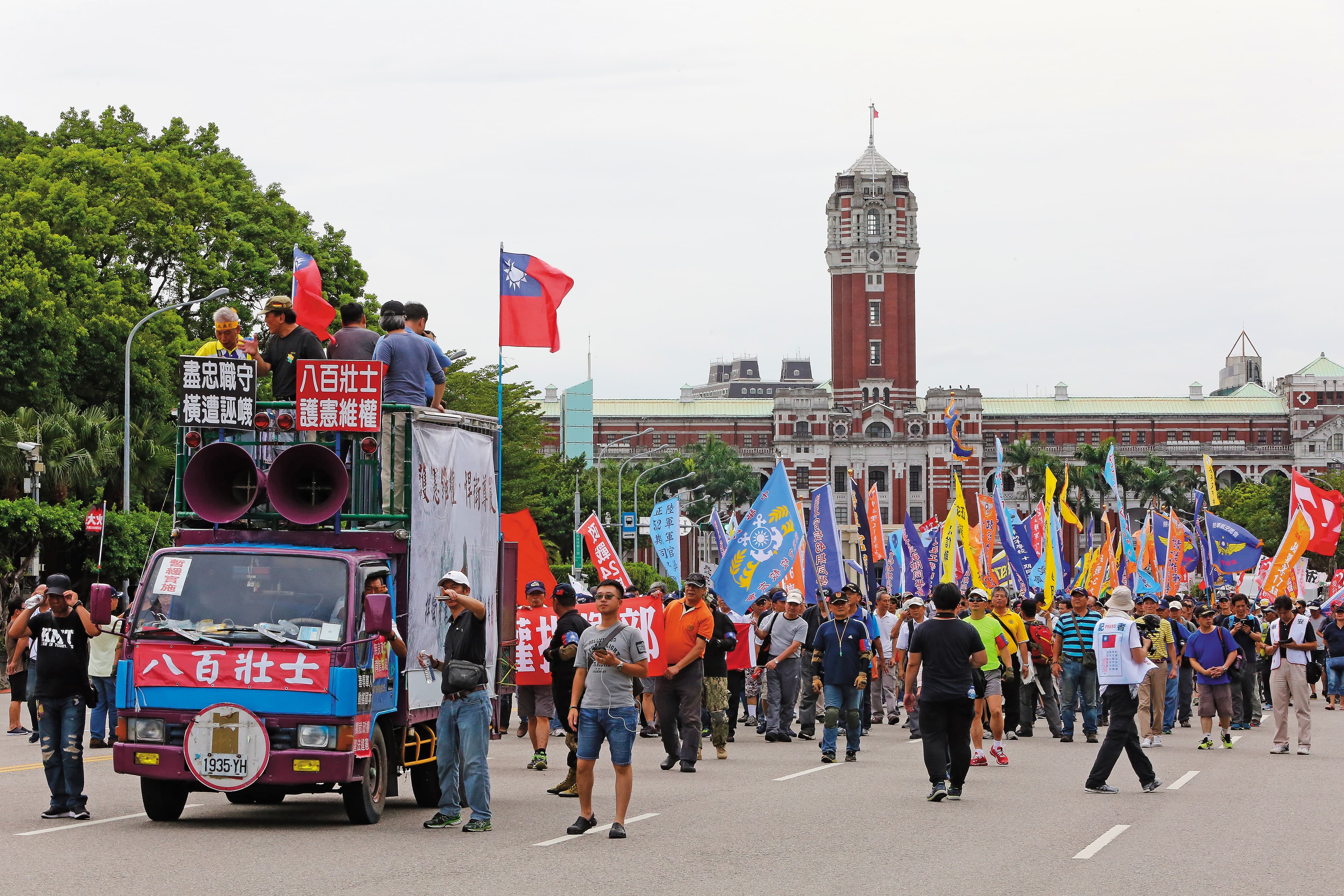 反對軍人年改團體走上街頭抗爭，但陳建仁認為，社會上的衝突面並不大。