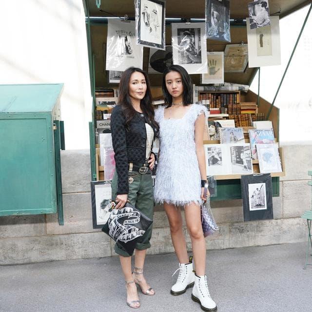 工藤靜香與木村光希同框，帶著愛女遠赴巴黎。（新浪娛樂）