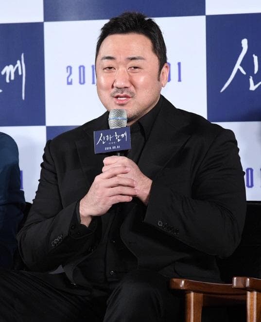 續集登場的新人物「成就神」找來有「地表最強大叔」的馬東石飾演，他卻透露觀眾將會見到他過往從未展示的虛弱形象。（翻攝自 Daum網路）