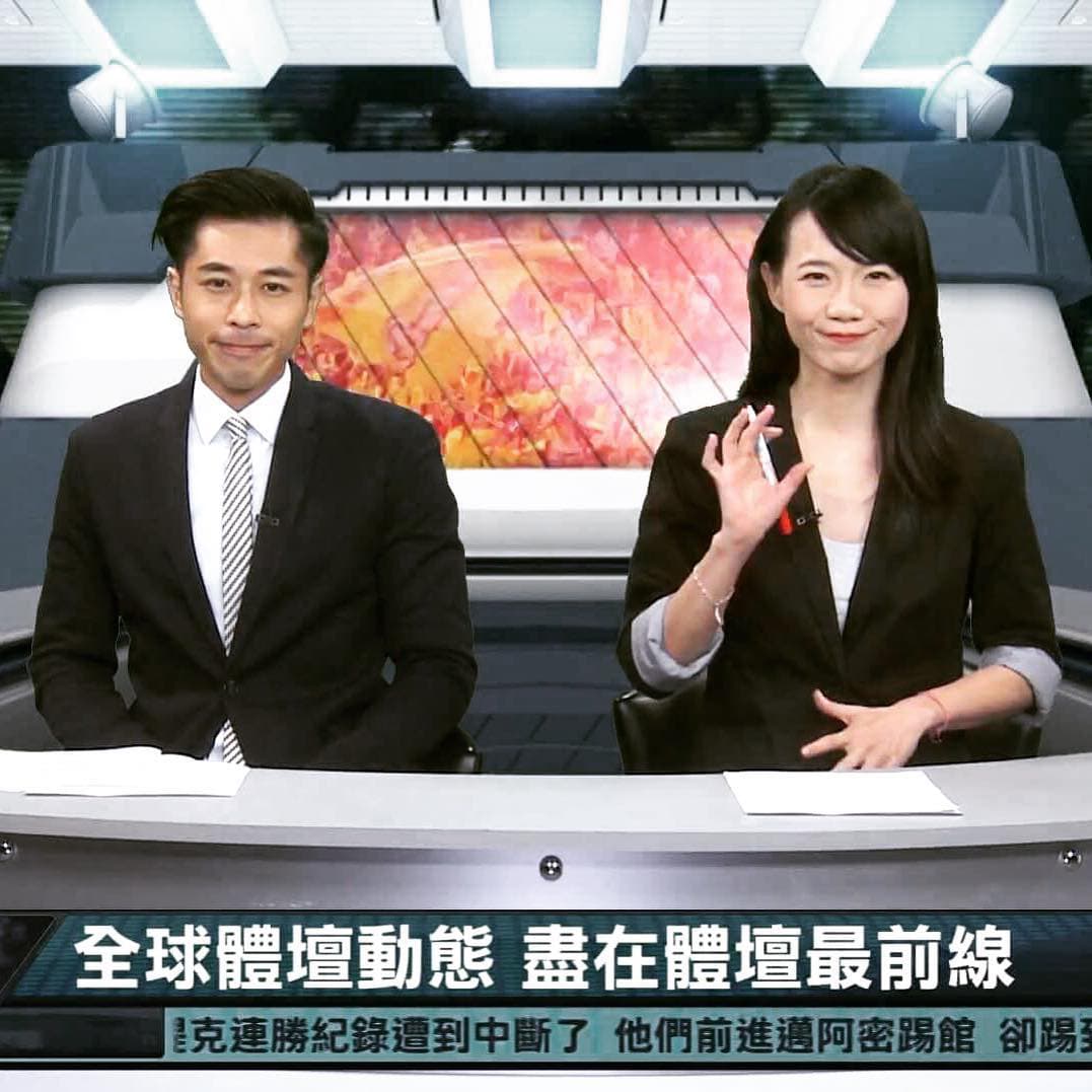 張旖旂（右）深耕體育界，不走性感路線，靠著平易親人的形象走出一片天。（翻攝自愛爾達電視）