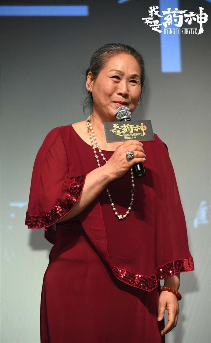 今年70歲演員葦青接連演出高票房電影《戰狼2》與《我不是藥神》，有望成為首位「百億（人民幣）老奶奶」。（網路圖片）