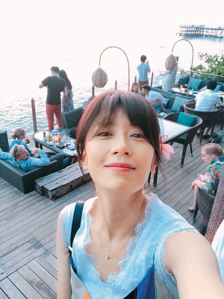 賈靜雯懷孕生大女兒前，當時的老公孫志浩就載辣妹出遊，這椿婚姻沒多久宣告破裂。（翻攝賈靜雯臉書）