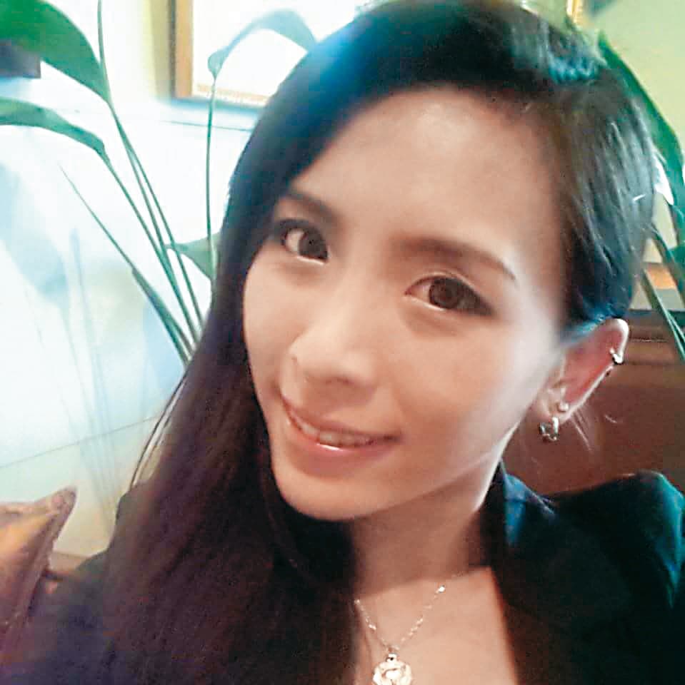 Amy如今已是人妻,不過當初出道前曾因缺錢而被要求拍了大尺度性感照片。(翻攝Amy臉書)