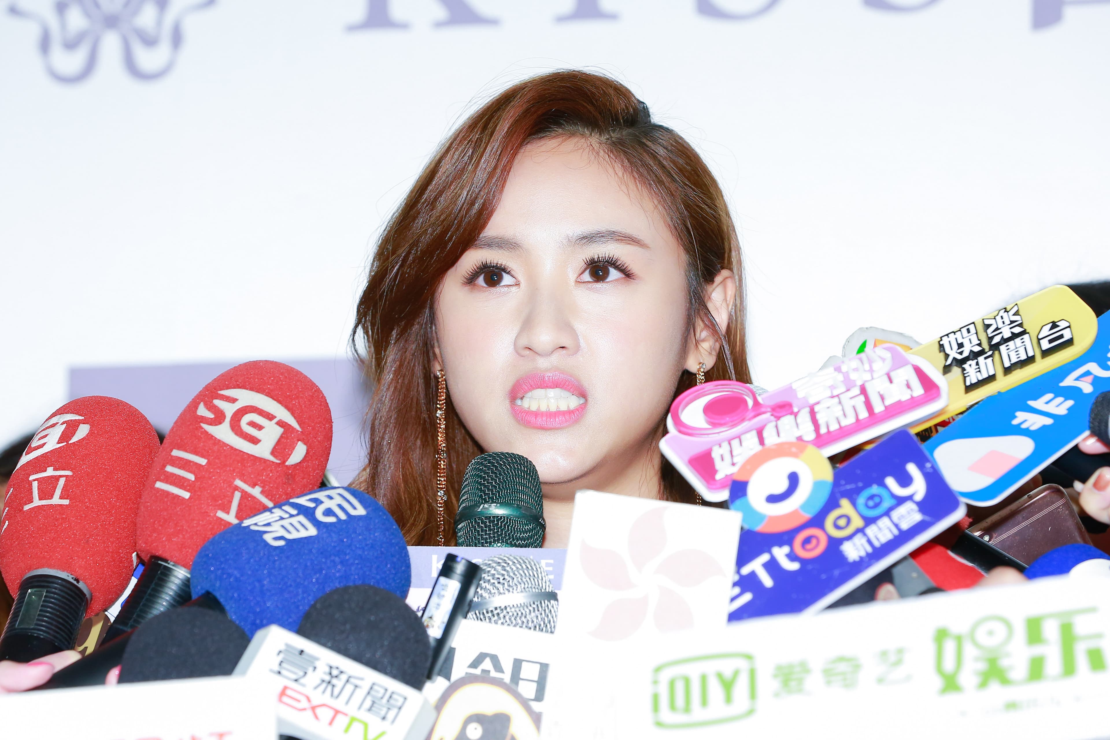 吳姍儒被媒體包圍詢問弟弟的後續發展，她表示弟弟即將返美，未來只能靜觀其變。