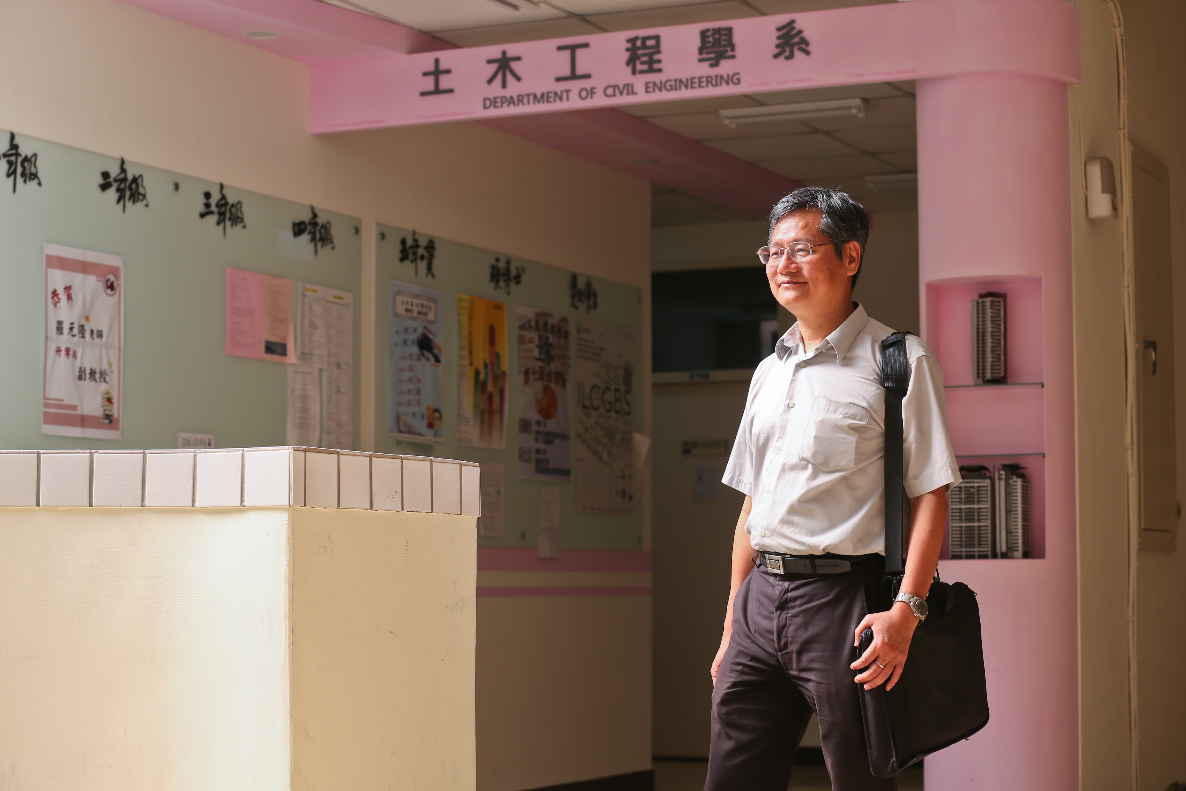 擅長工程統計，葉怡成教學生用模型設計混泥土，也將學問套用在建置最強投資組合。
