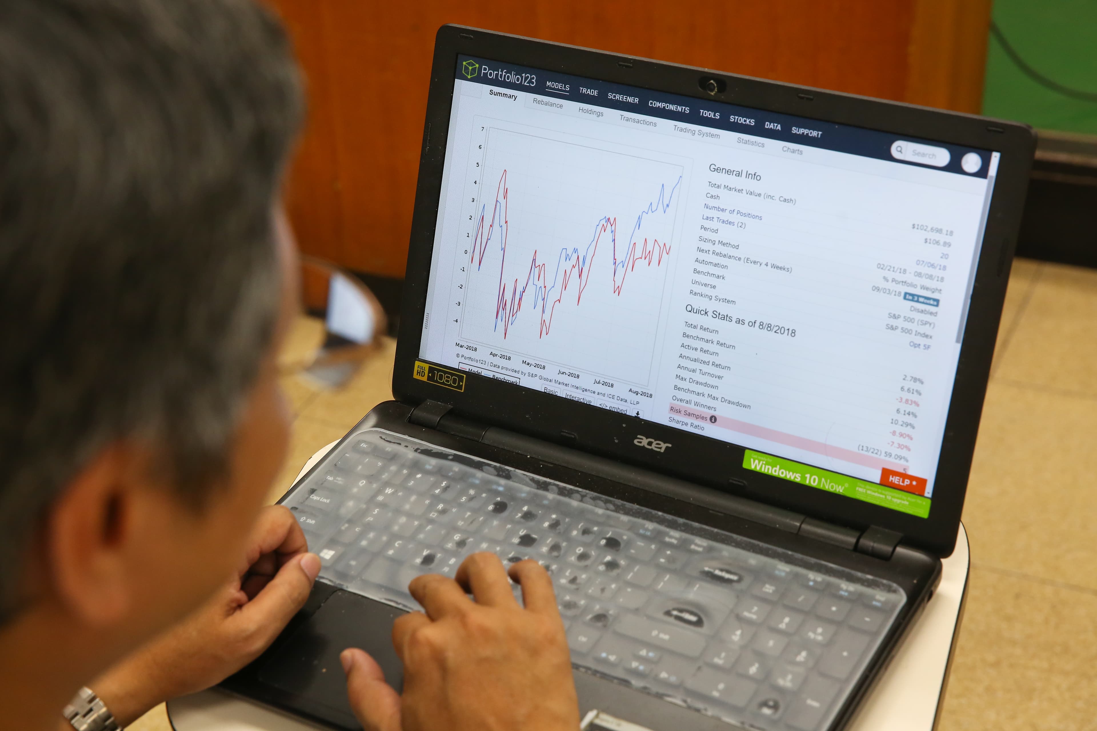 葉怡成表示，投資組合要定期再平衡，最忌諱在股價下跌、心理波動時被迫調整持股。