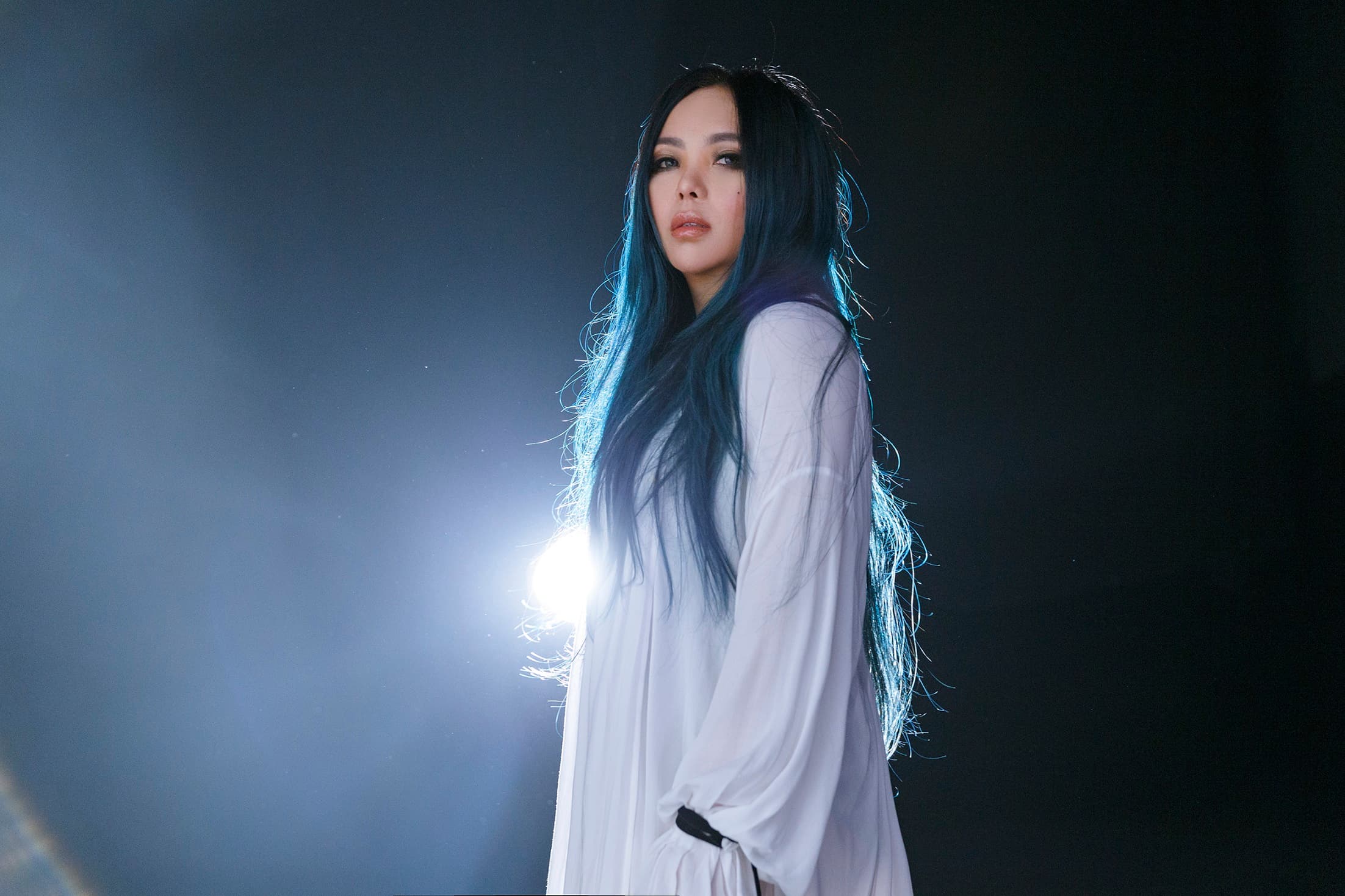 休息半年的張惠妹全面復工，開口就挑戰三語歌曲、還是她生涯史上最高音階。（環球提供）