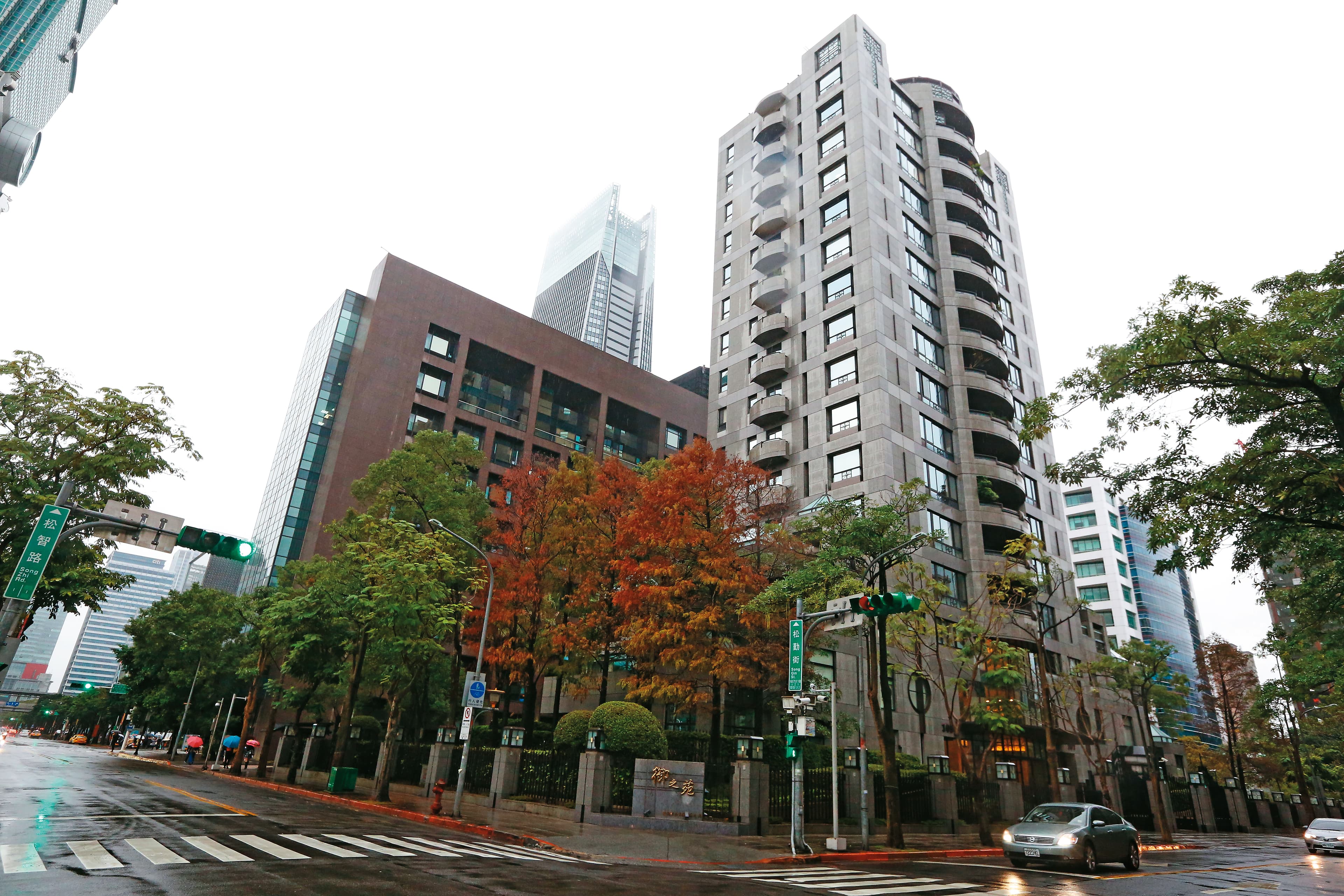 王文洋買下2戶「御之苑」豪宅送給呂安妮，目前市值已近7億元。