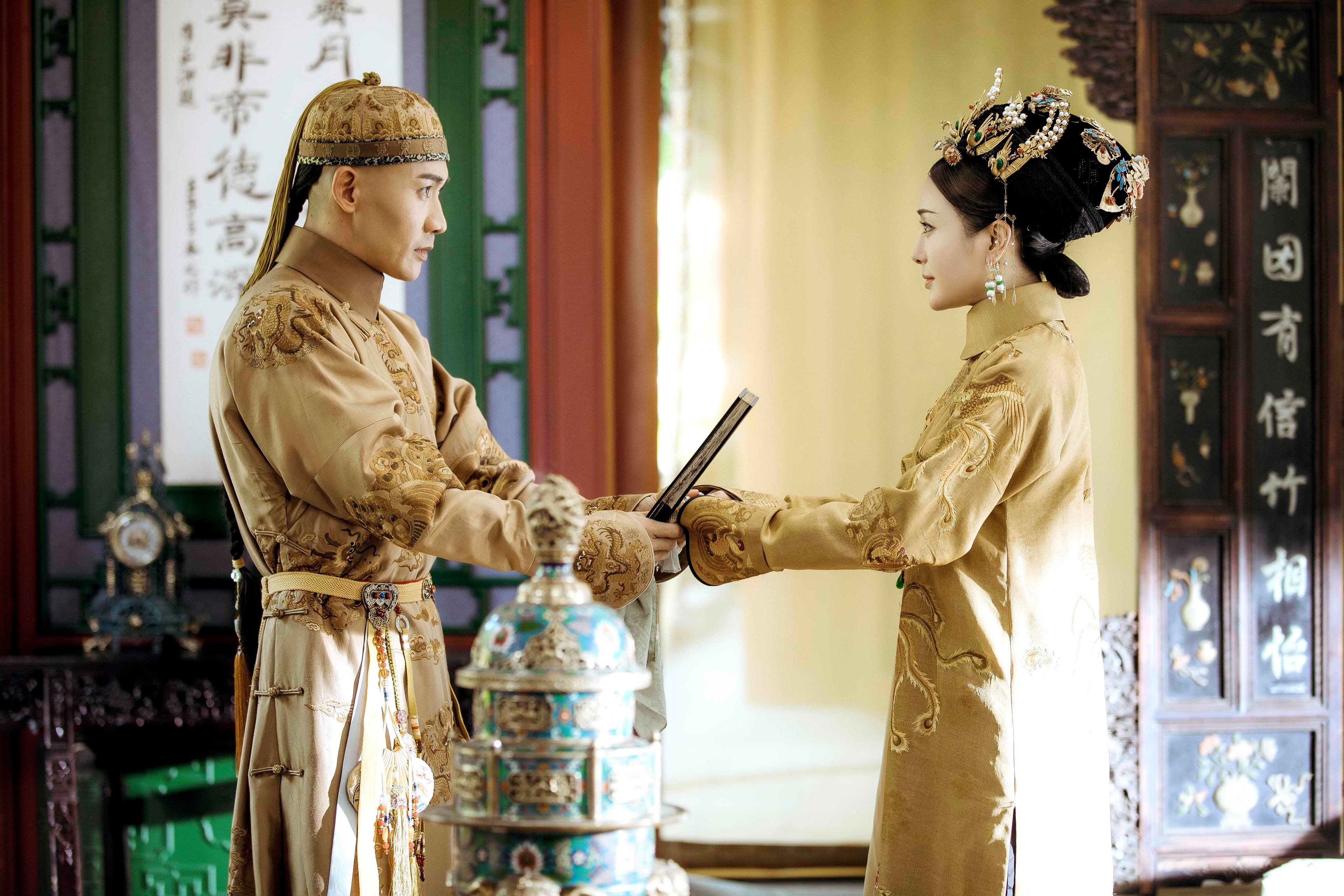 秦嵐在戲裡飾演溫婉的皇后，但她卻表示很想像皇上一樣呼風喚雨。（八大提供）