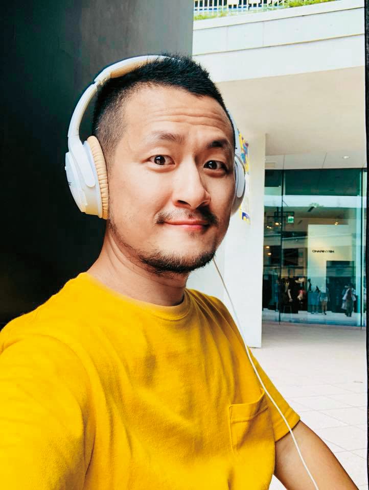 九把刀靠著小說、電影賺滿滿，但學貸還是不一次還完。（翻攝九把刀臉書）