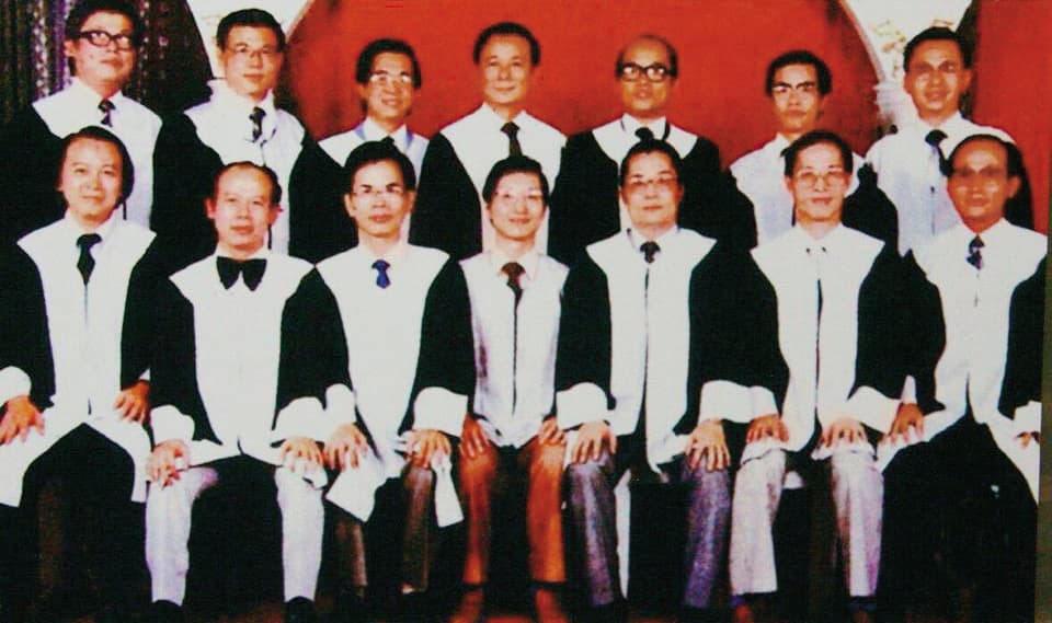 1980年美麗島大審辯護律師群，後排左3為陳水扁，後排右2為謝長廷、右3為蘇貞昌。（翻攝自謝長廷臉書）