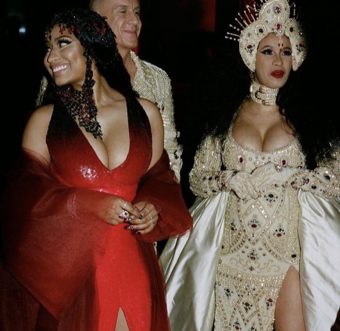 Cardi B和Nicki Minaj在今年Met Gala慈善晚會還有說有笑。（翻攝自pinterest網站）