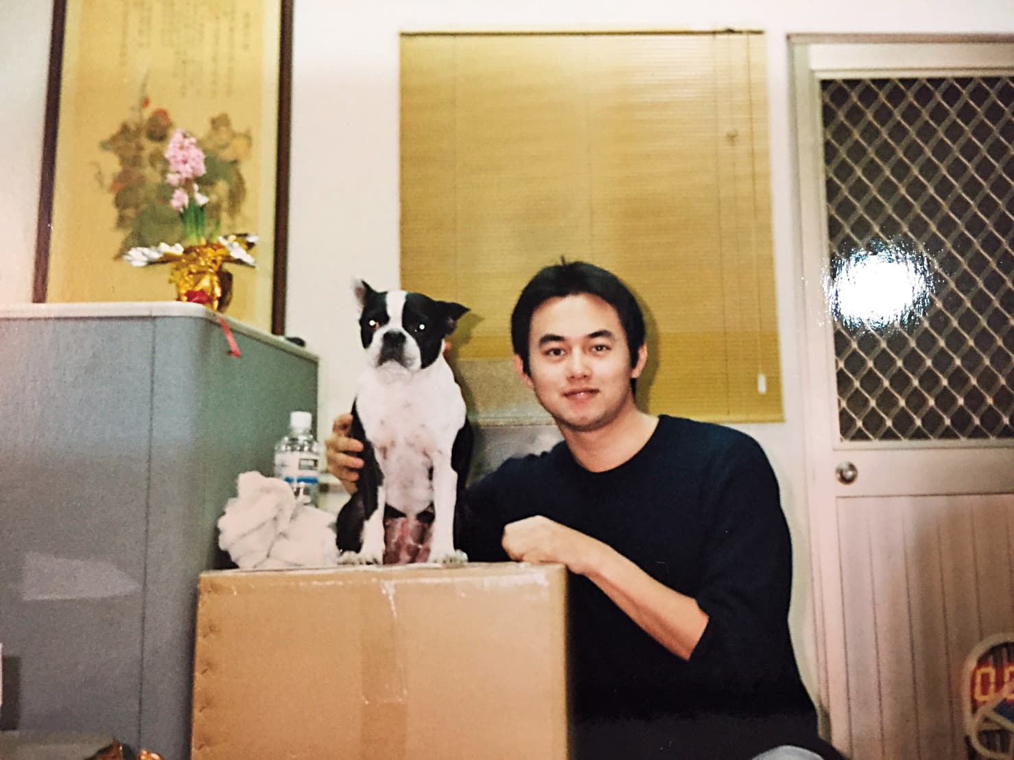 文藻語專畢業後，黃致豪幾次想讀法律系，但都被父親阻止。（黃致豪提供）