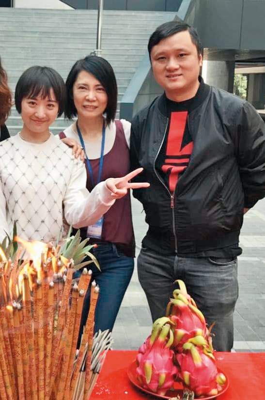 芒果tv總裁王柯(右)和柴智屏(中)合作愉快，《流星花園》之後還有新案子在進行中。