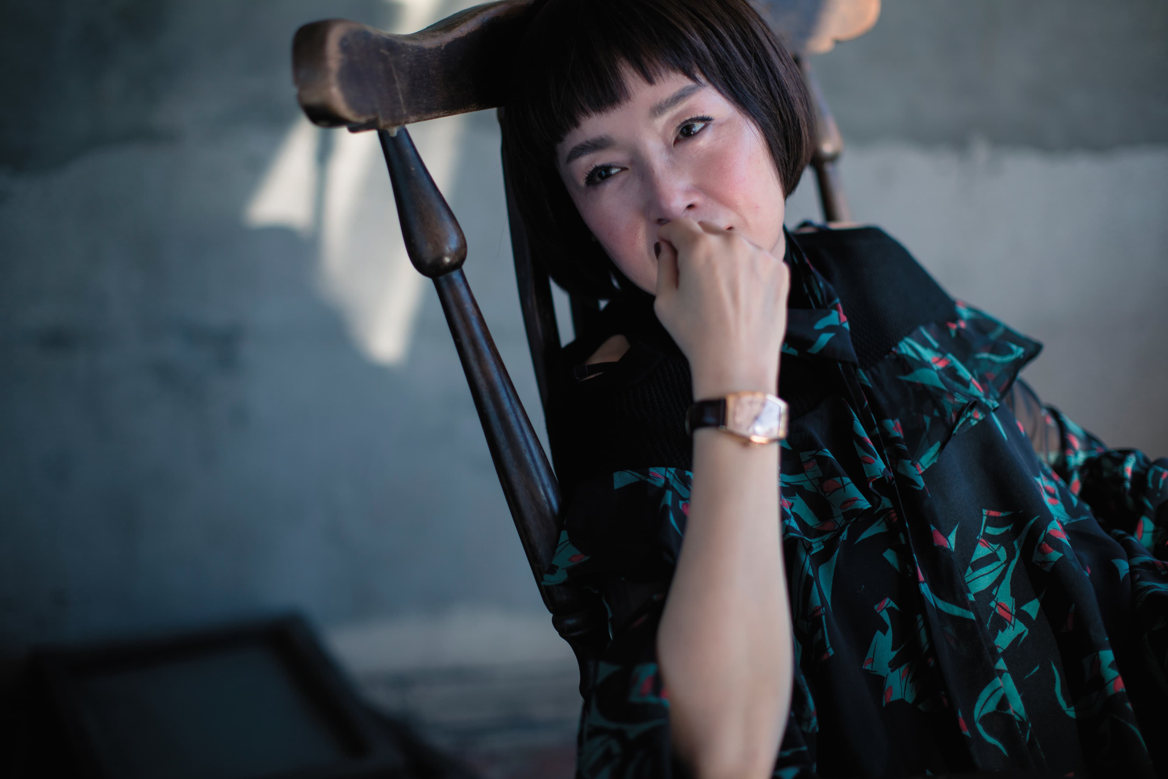 活潑是恬妞給人的形象，也讓她在文藝玉女當道的時代，有些與眾不同、又難以歸類。卻也因為不尋常，讓她可以一直在演藝事業耕耘到今天。 