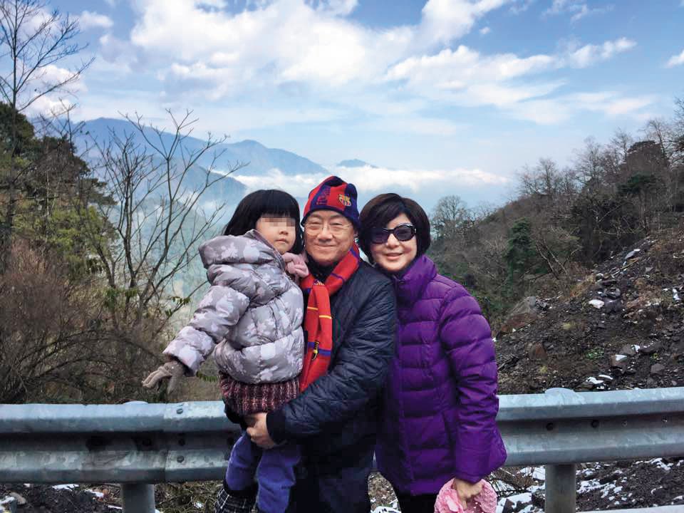 關中雖然疼愛孫女，但是覺得女婿是殺女仇人；關中的老婆張惠君則已放下，覺得孫女不能沒有爸爸。（翻攝自張惠君臉書）