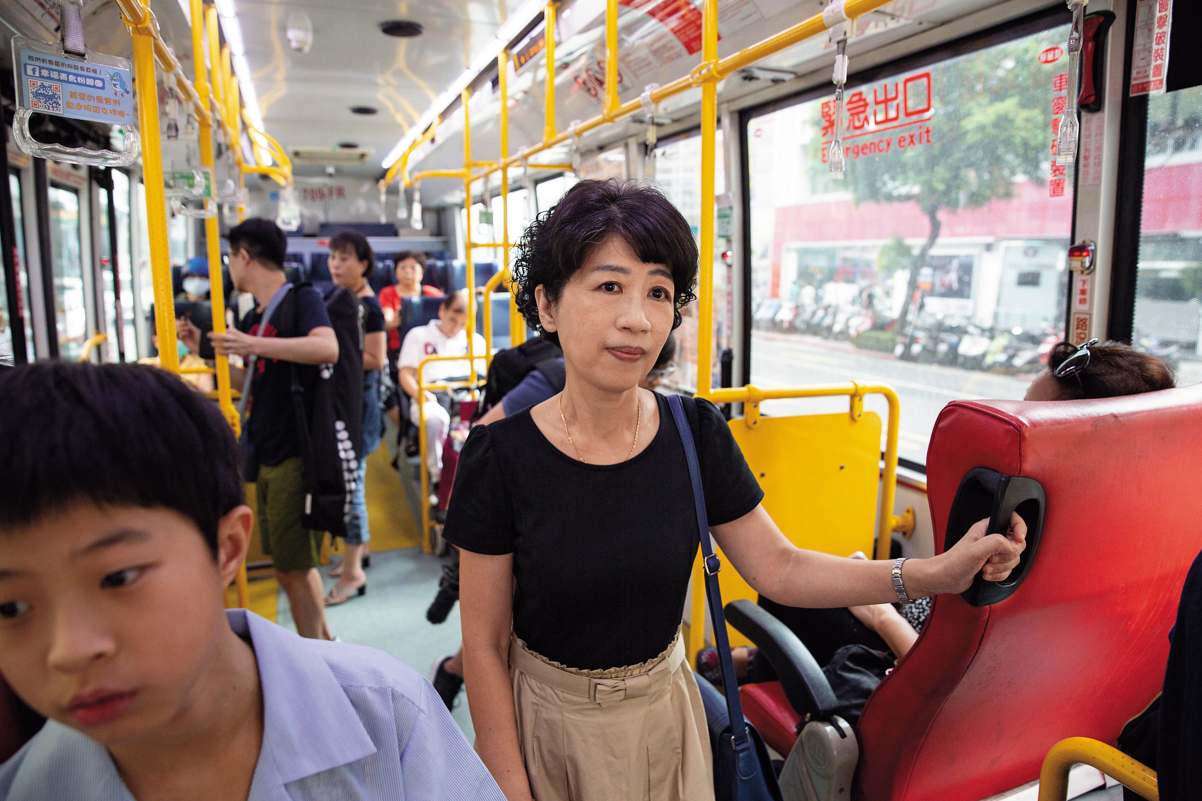 多年來，陳佩琪習慣獨自搭公車到醫院上班，下了班，也經常獨自搭公車或走路回家。