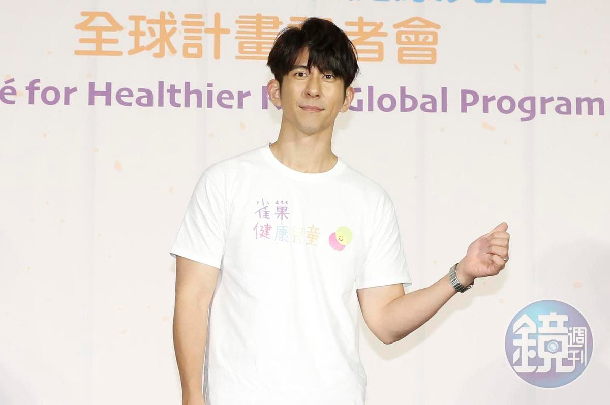 昨日才出席公益活動的修杰楷被網友指說是掌鏡人。