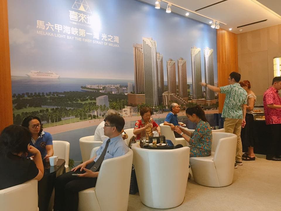 張雅琍與投資夥伴準備在馬來西亞打造「亞昕喜來城」，未來寶得利將在此開設商場。（久久國際臉書）