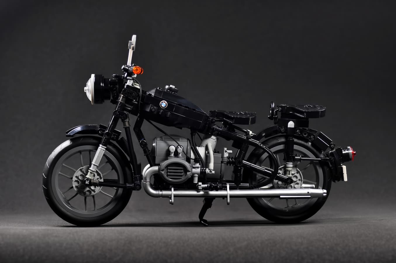 鄭宇亮以樂高積木製作出BMW R60/2老式機車模型。（翻攝LEGOIdeas官網）