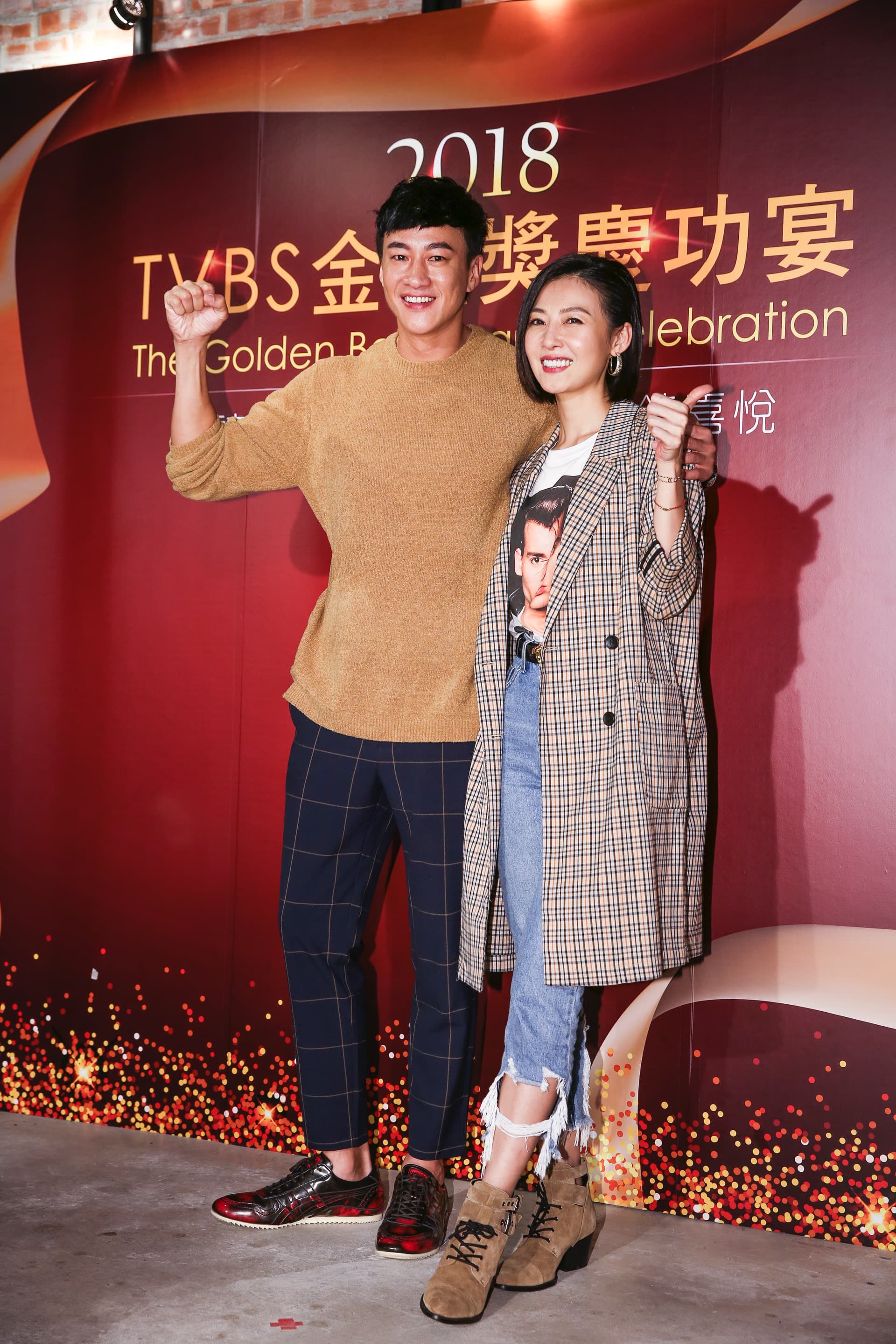 何潤東老婆也現身慶功宴，和他開心合影。