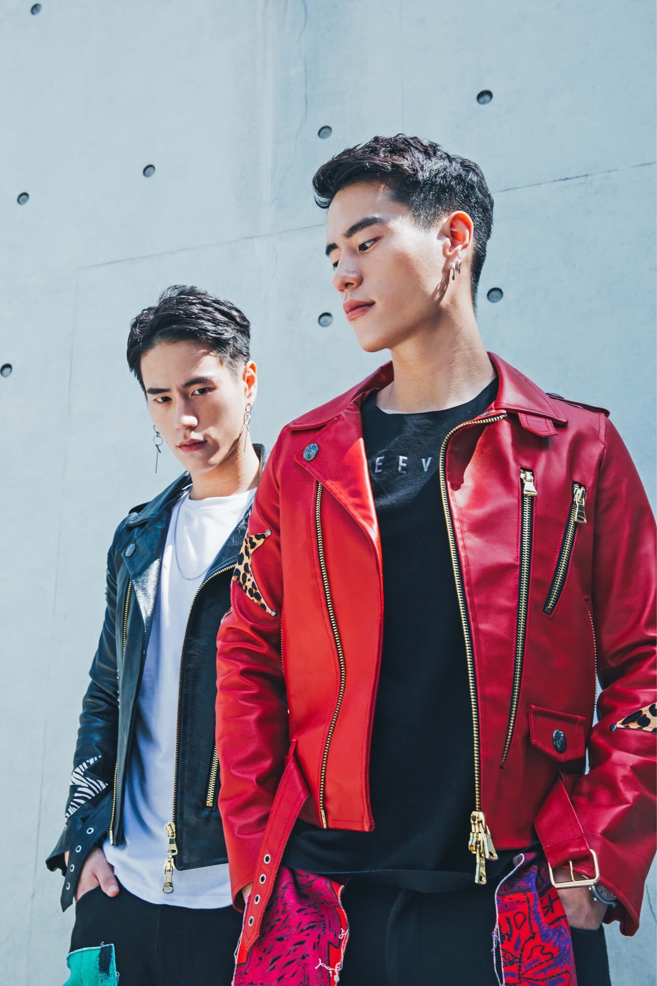 23歲雙胞胎新人夏恩（左）、夏得（右）簽約CHOCO TV 出道當藝人。（CHOCO TV提供）