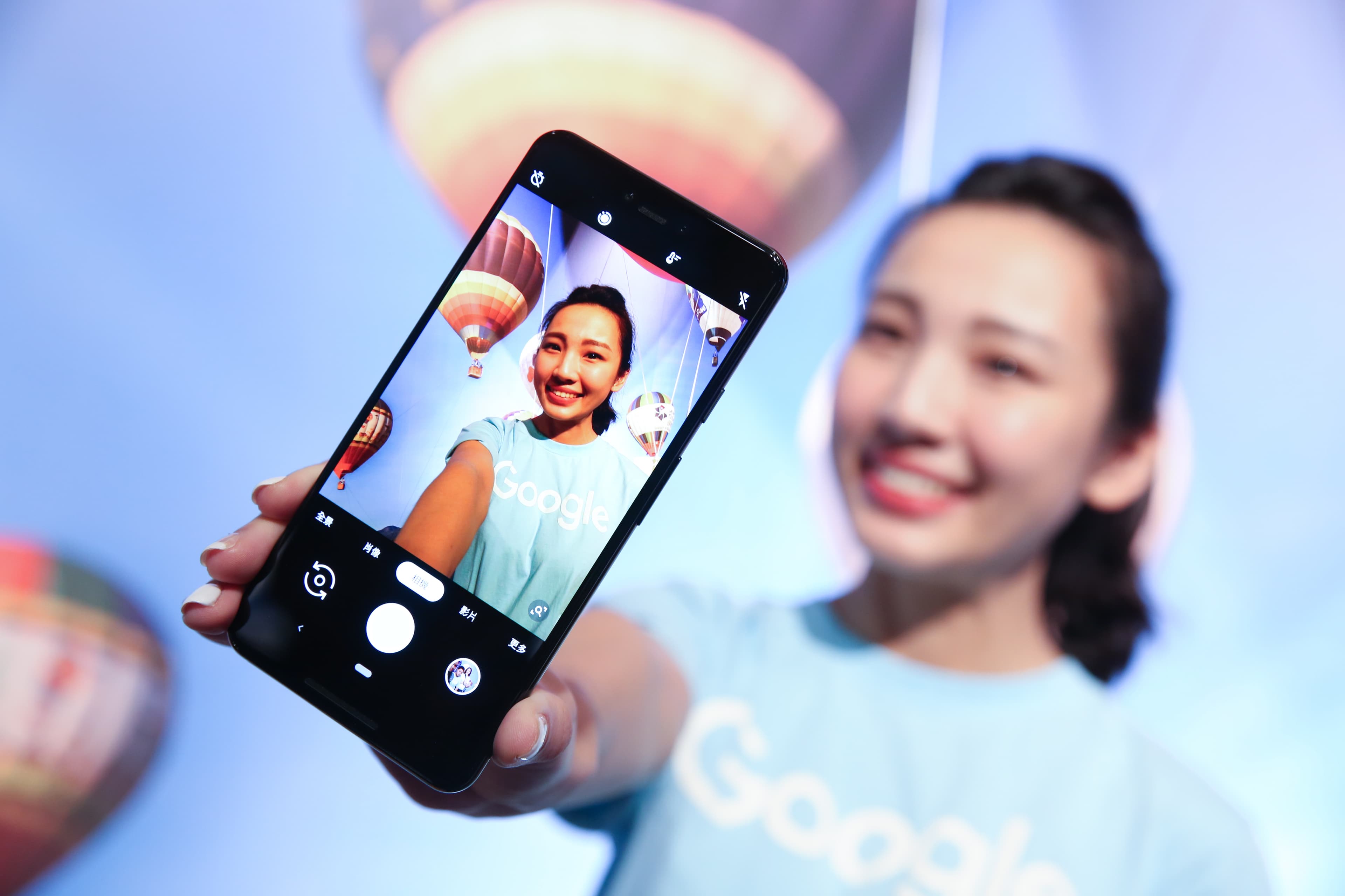 Google Pixel 3仍舊強調單一主鏡頭，號稱透過強大AI運算，成像品質不輸給多鏡頭手機。