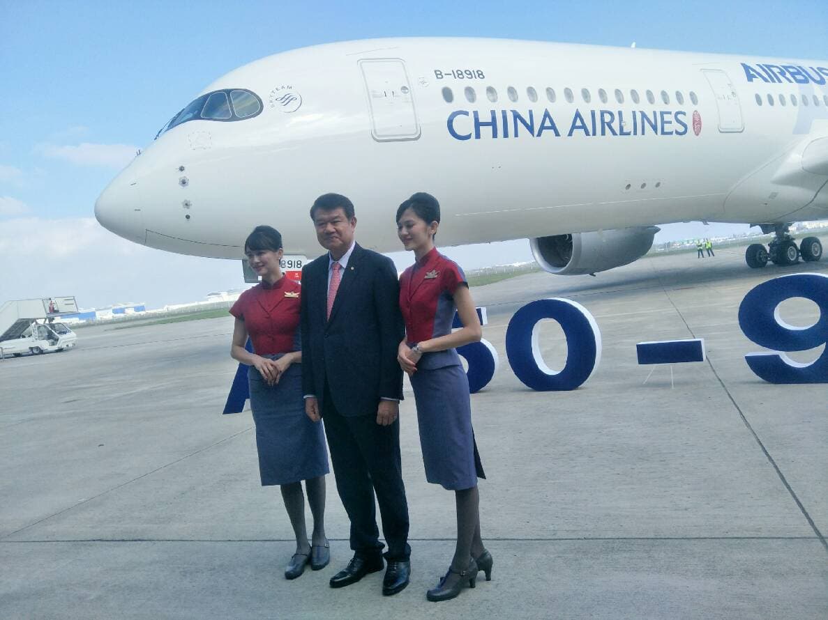 華航第14架A350班機是華航和空巴首度聯名的彩繪機。