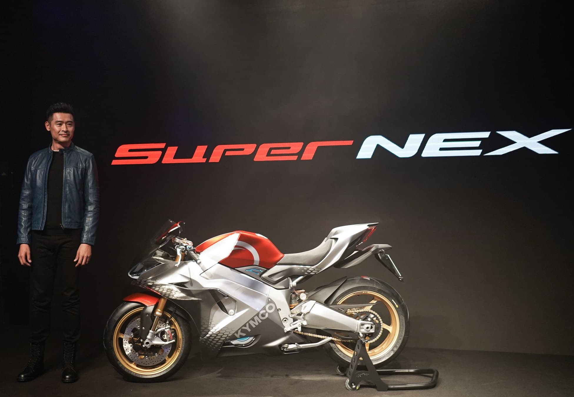 光陽集團董事長柯勝峯表示SuperNEX的問世，象徵KYMCO將正式跨入重機超跑的全新世界。（光陽提供）