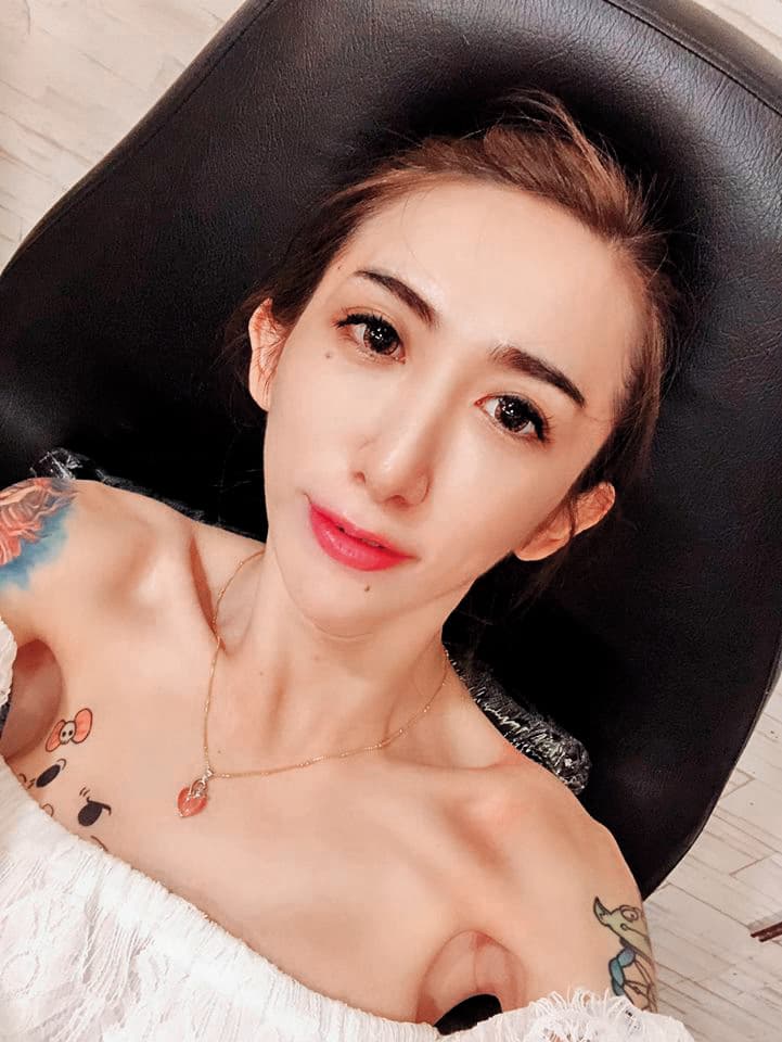 網紅罔腰已進行變性手術，小A辣曾和她討論變性事宜。（翻攝自鳳梨尬罔腰粉絲專頁）