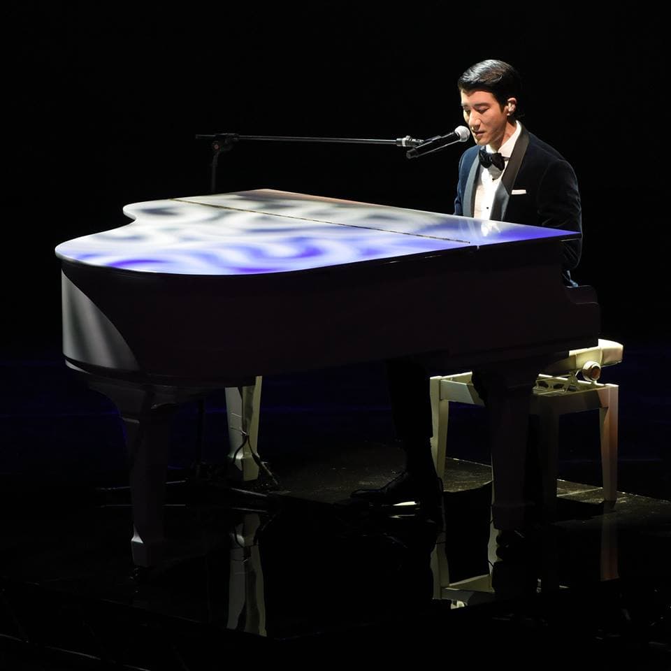 開場時，歌手王力宏帶來一連串組曲「偉大的配角」、「你不知道的事」等，雖然油頭造型被網友調侃是前總統馬英九。（取自金馬影展 TGHFF臉書）