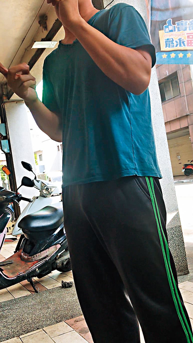 檢舉開泓法師性醜聞的鄭先生，今年9月中遭開泓找來6名不明人士痛毆，並簽下自白悔過書。