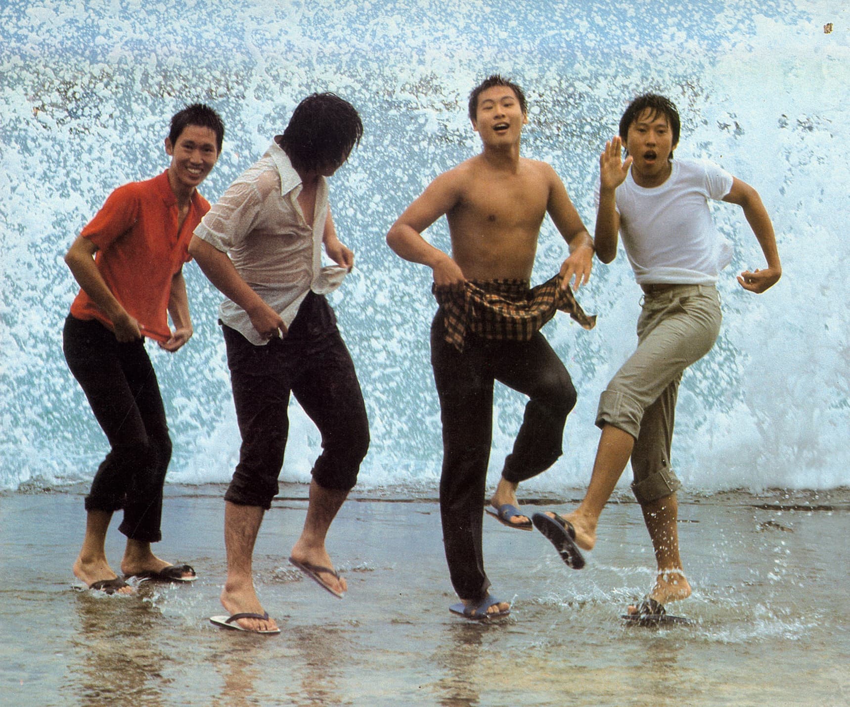 1983年由侯孝賢導演、鈕承澤演出的《風櫃來的人》的35週年數位修復版正上映中，片商已表示並無影響，會照常上映。（傳影互動提供）
