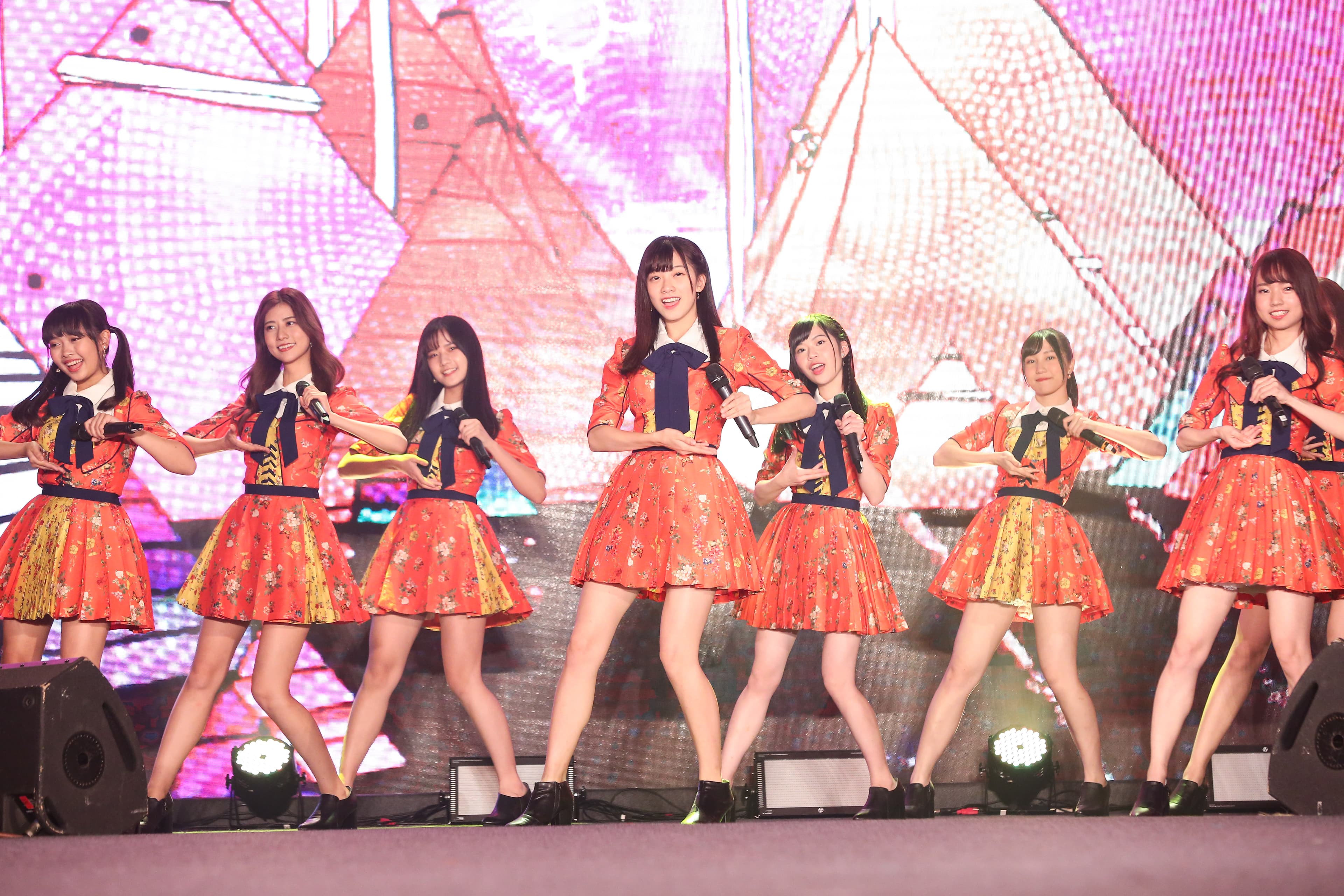 AKB48 Team TP帶來AKB48經典歌曲表演。