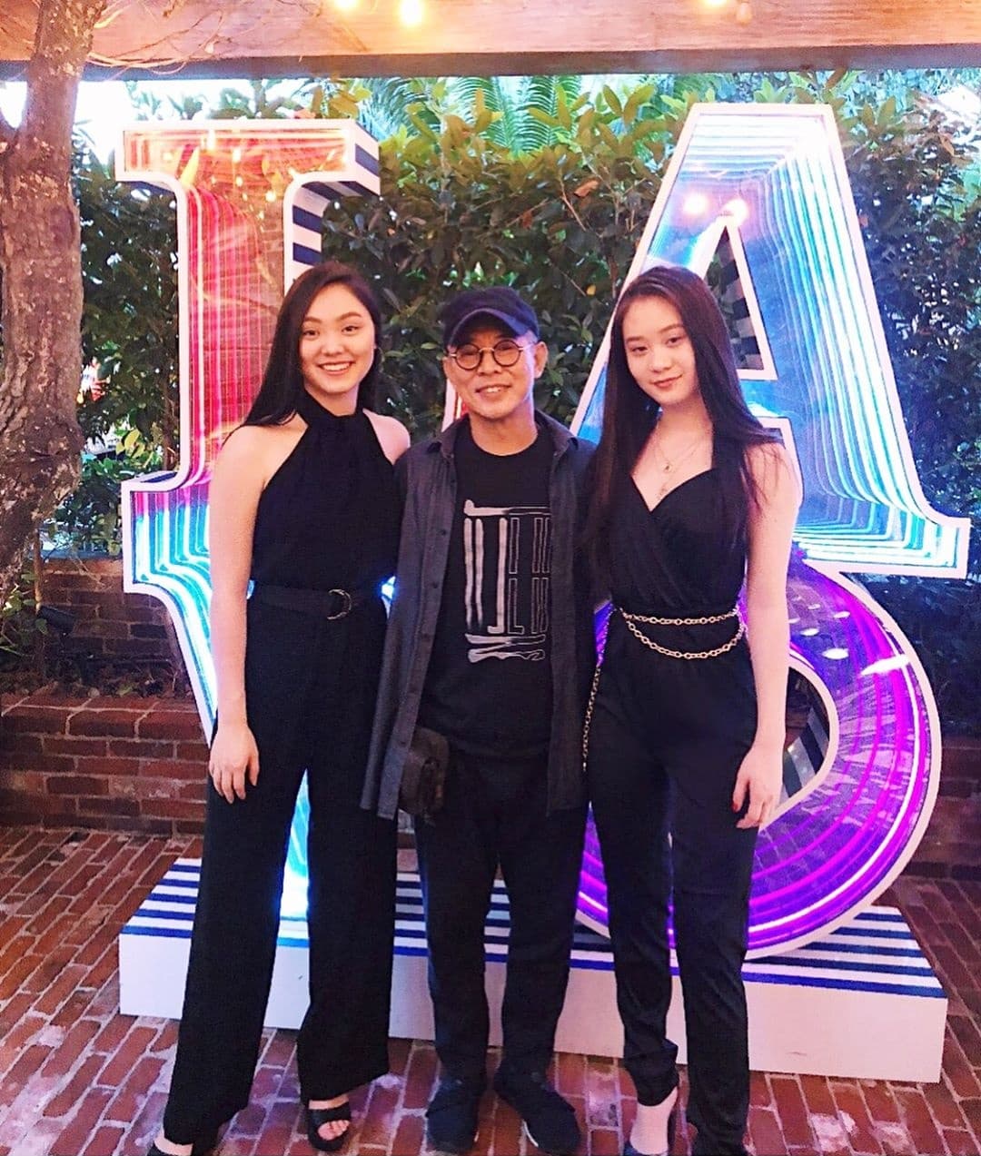 李連杰（中）曬出與大女兒Jane（左）與小女兒Jada（右）的合照。（翻攝李連杰IG）
