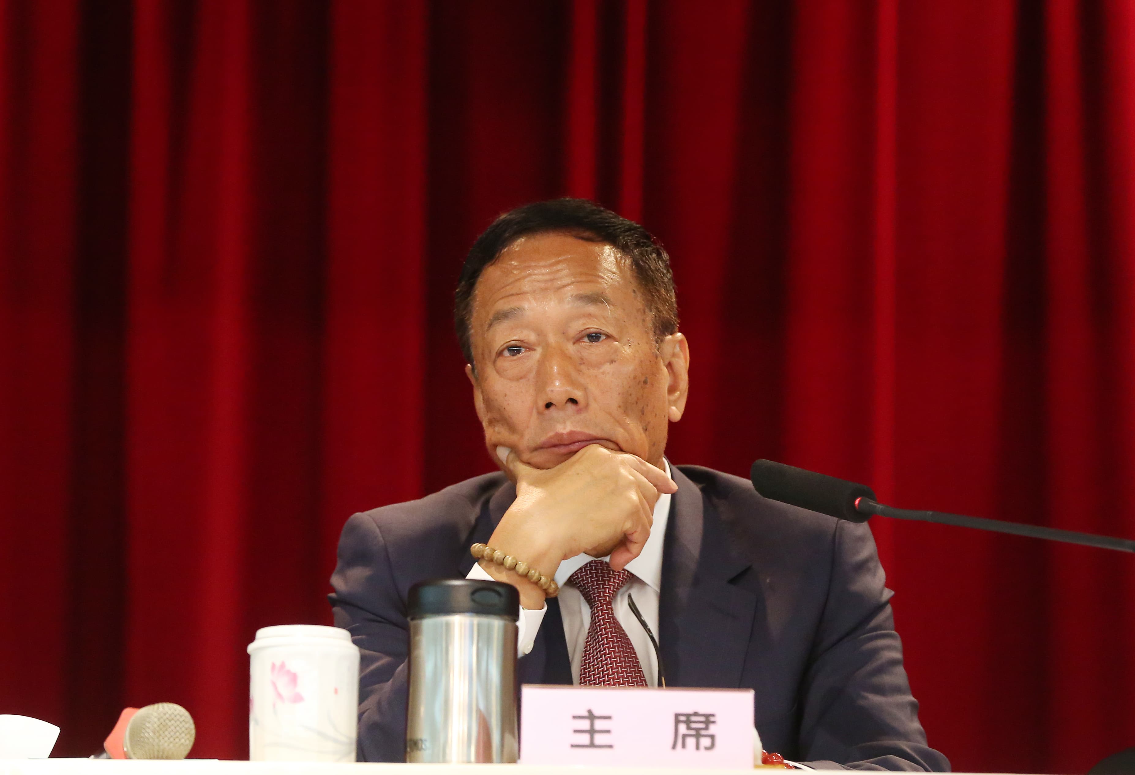 郭台銘因為旗下公司股價下跌，在台灣富豪排行中跌至第二名。