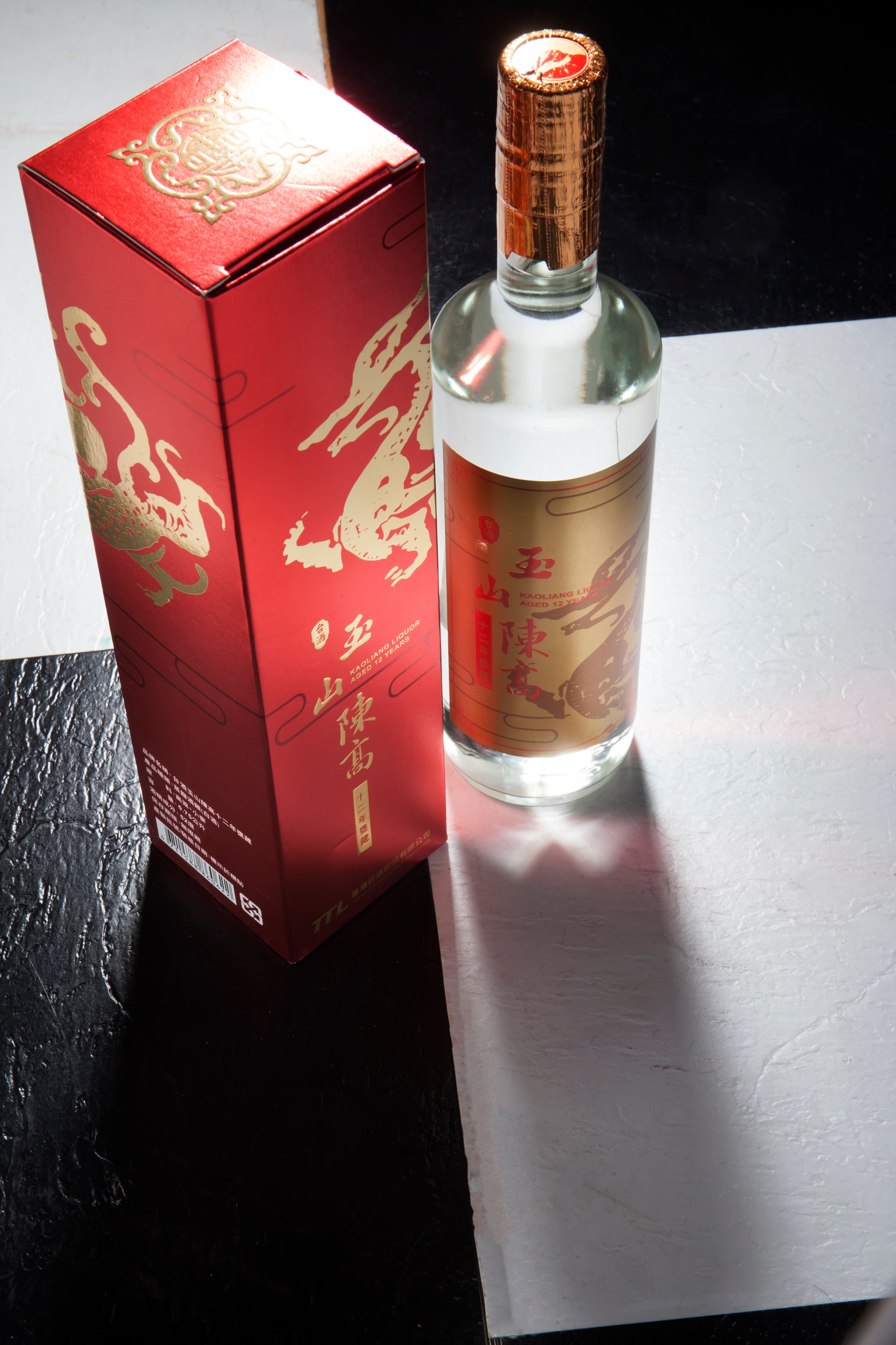 中國神話中有四大瑞獸，分別為麒麟、鳳凰、龜、龍，此酒12年陳高以瑞獸之首來命名為「紅麒麟」，有祥瑞福氣的涵意。