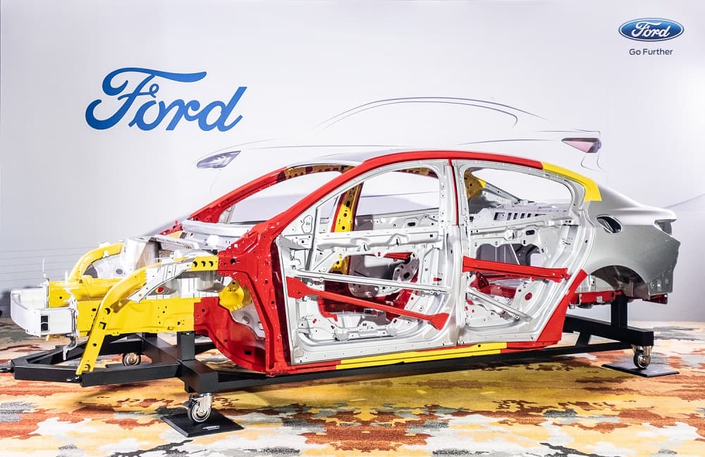 The All-New Ford Focus 全車採用高達33%航太級硼鋼鋼材，不僅白車身重量減輕16公斤，更進而提升車體抗扭曲強度達20%，帶來更棒的駕馭回饋，而更輕量化的車身也讓空氣動力學表現更優化，帶來更好的油耗經濟性。先進動力與傳輸系統再度定義駕馭樂趣。（福特六和提供）