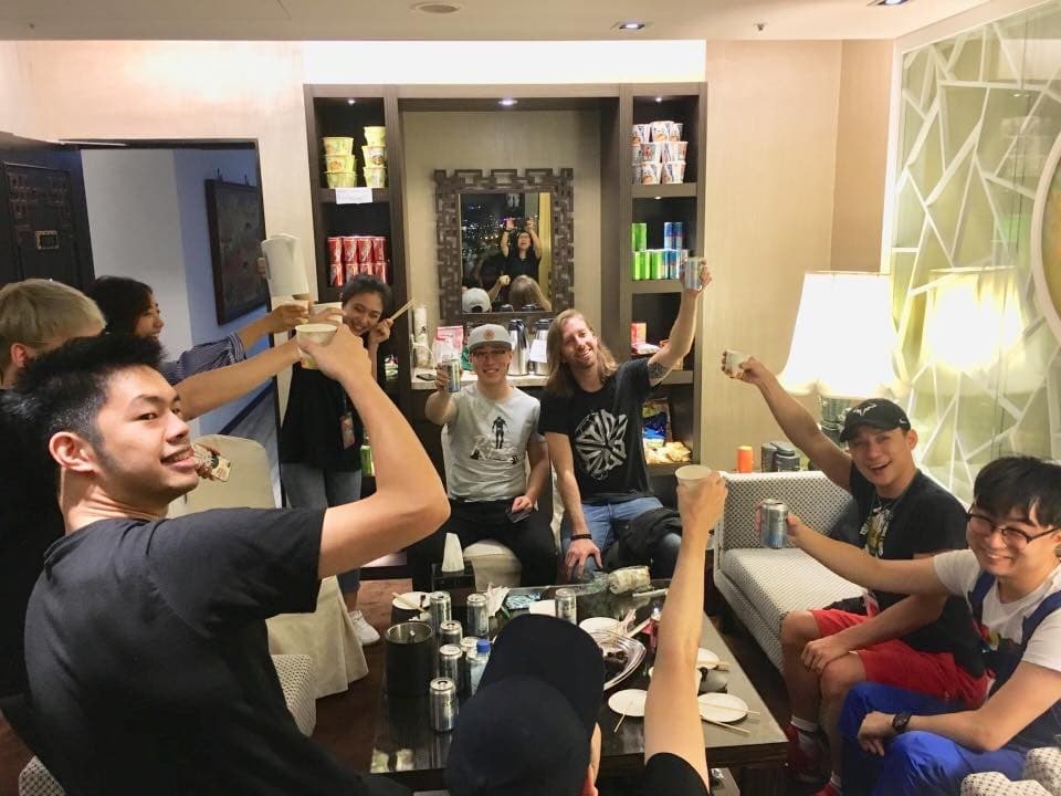 除了專業創作房，還有交誼廳內應有盡有的飲食，讓創作營外彷彿音樂同樂會一般。（翻攝自MÜST臉書）
