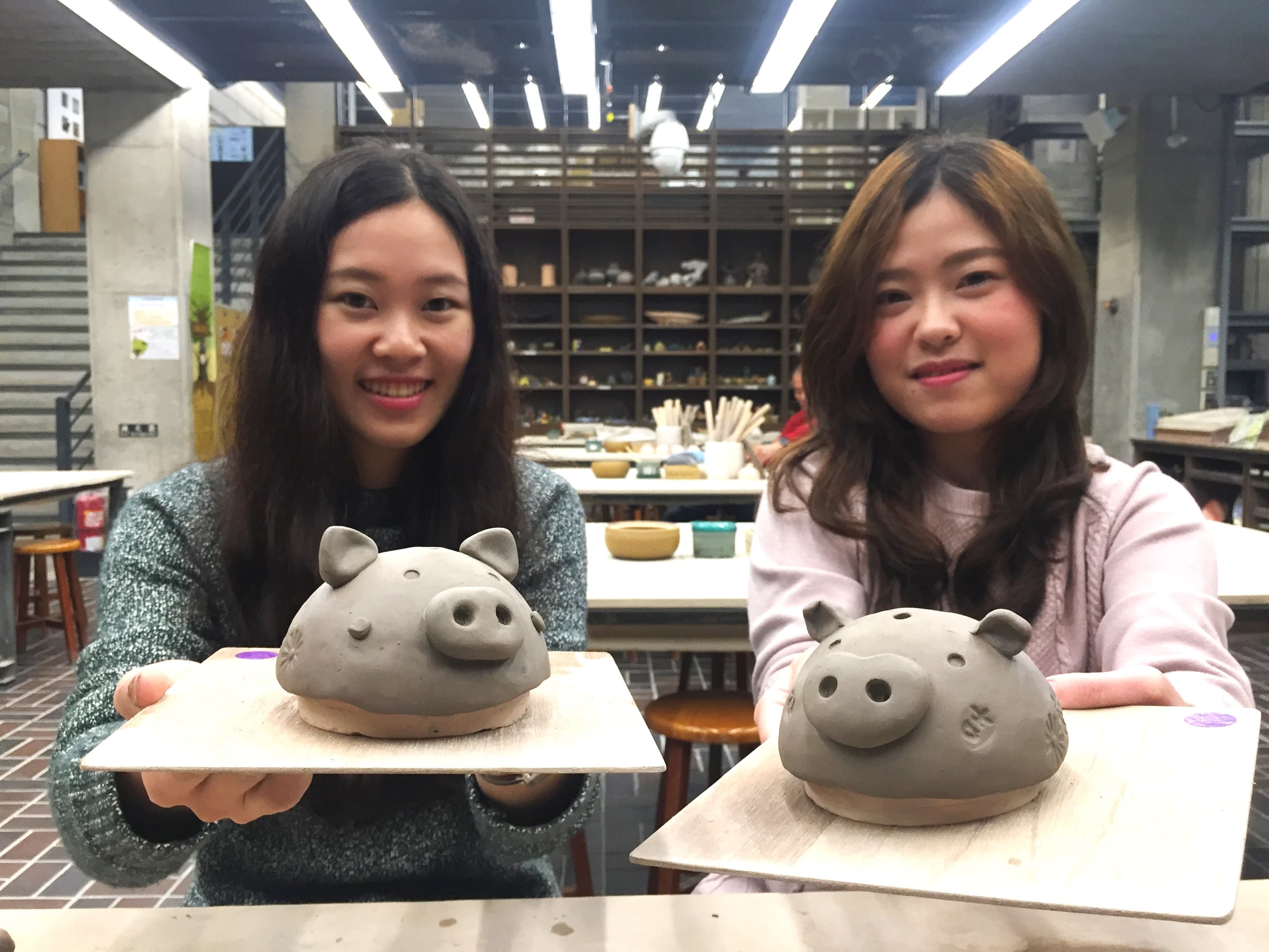 陶博館陶藝研習室新春期間推出「手捏風鈴季－坯坯豬風鈴」DIY。（陶博館提供）