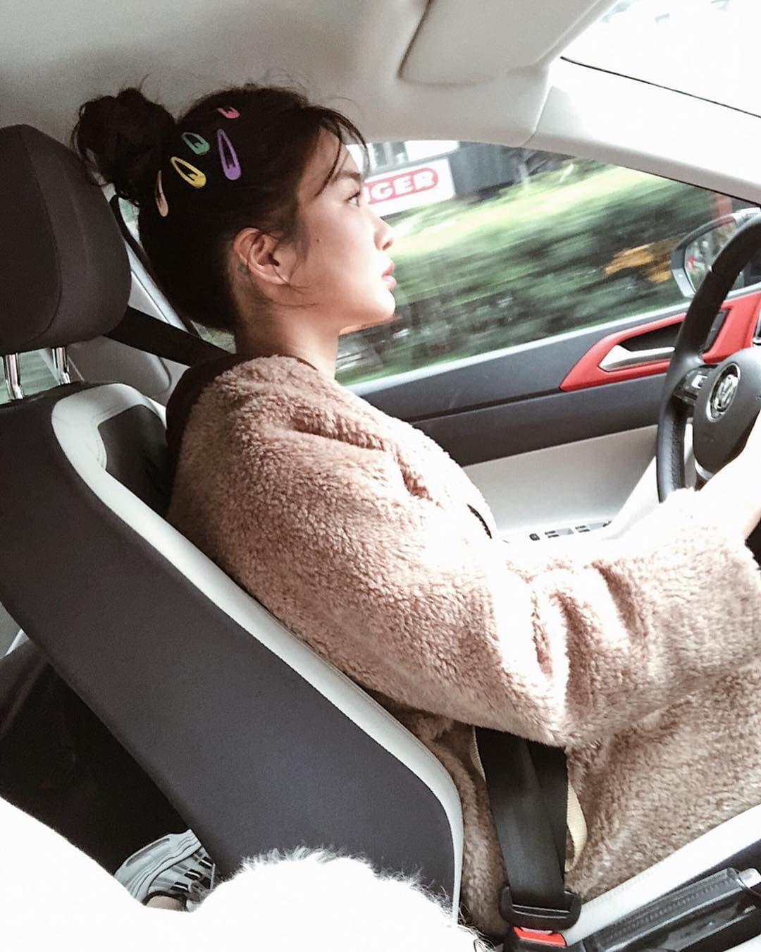 舒子晨曾在IG上po出她開著福斯愛車的照片。（翻攝自舒子晨IG）