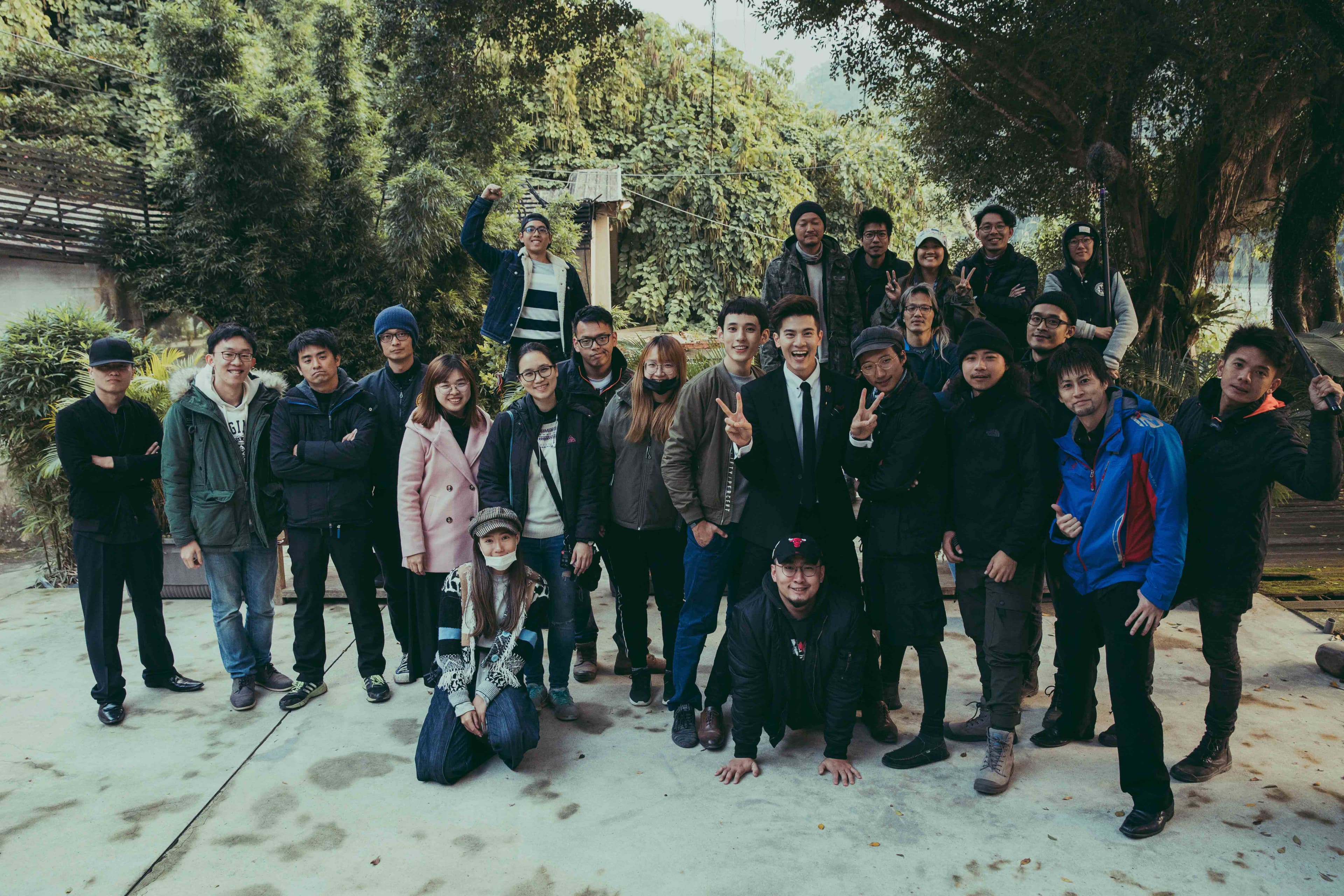 《HIStory3》第一單元《圈套》在今年1月殺青徐鈞浩、吳承洋殺青與工作人員合影。
