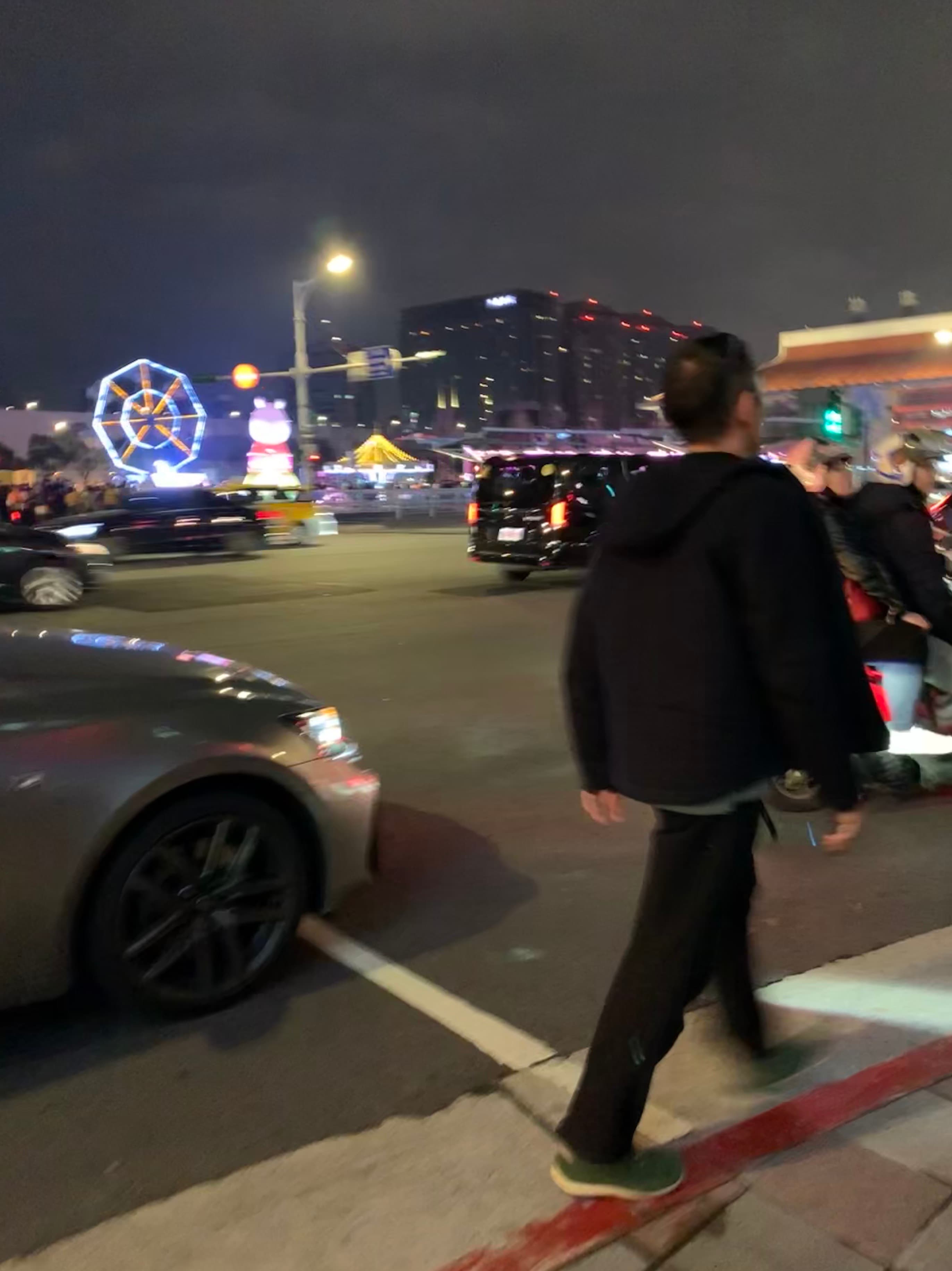 鈕承澤日前被依強制性交罪起訴，昨（19日）元宵節當天，被民眾目擊現身台北燈節看花燈。