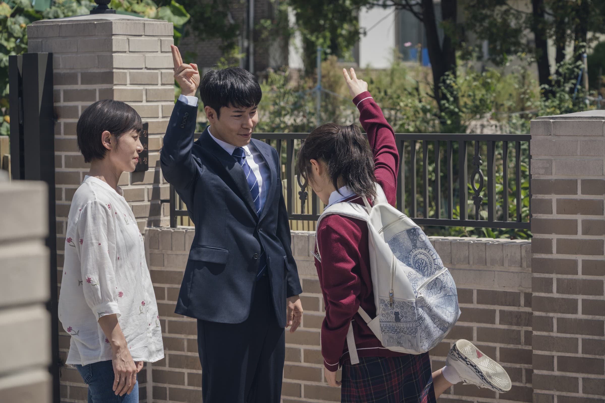 韓劇《機智牢房生活》男星李奎炯驚喜現身，演出檢方律師。（甲上提供）