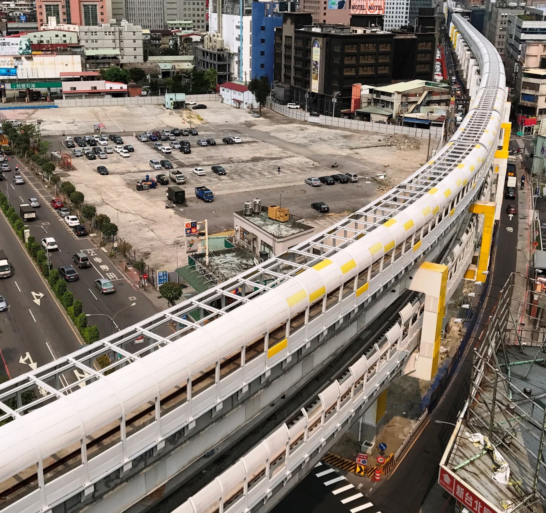 中和地區道路較為狹窄，因此採用「疊式高架」設計。（翻攝自三環六線進度公開專頁）