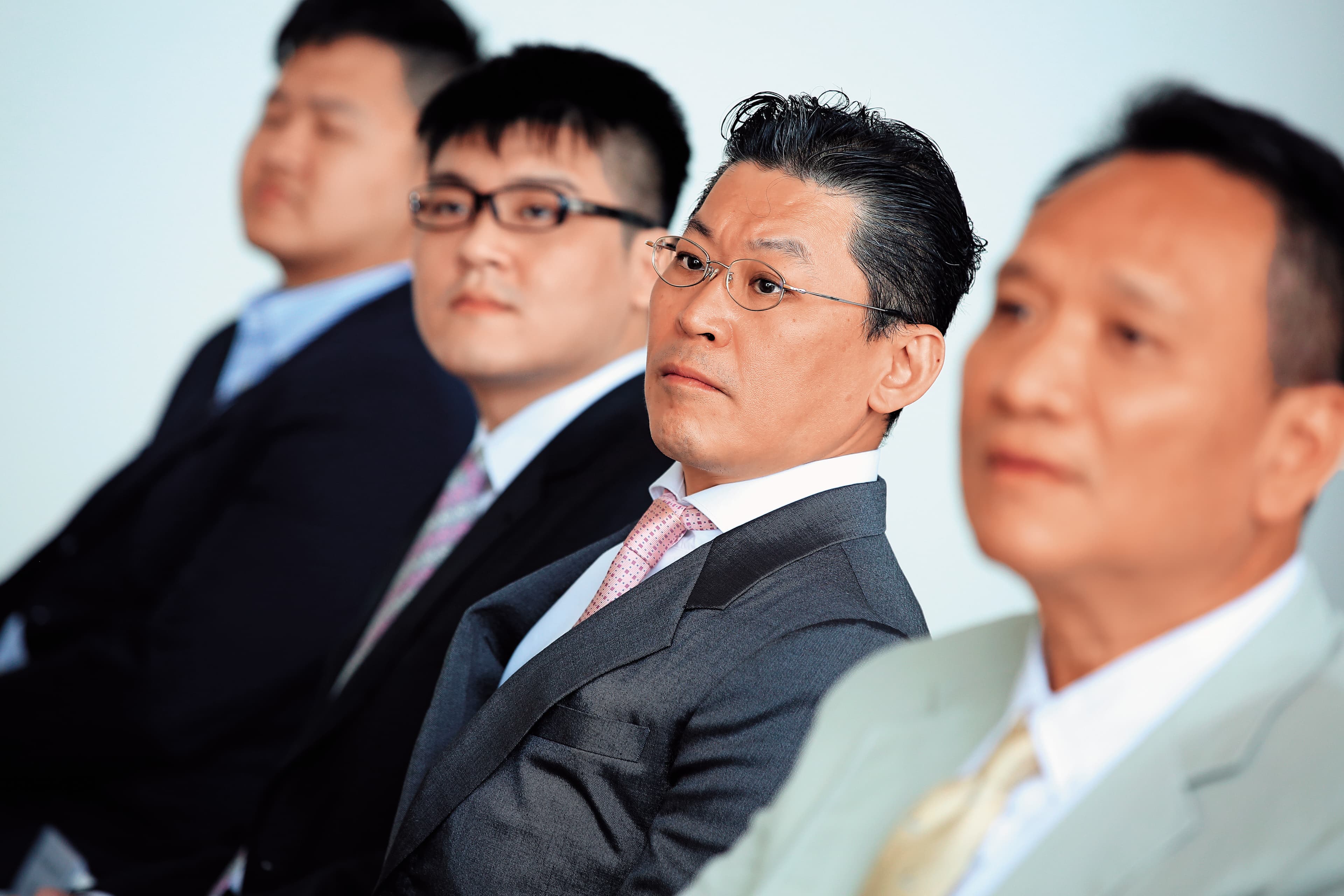 群益證原本自己在信義計畫區就有總部大樓，最大股東宏泰集團掌門人林鴻南（右2）卻讓群益證搬遷到宏泰大樓。
