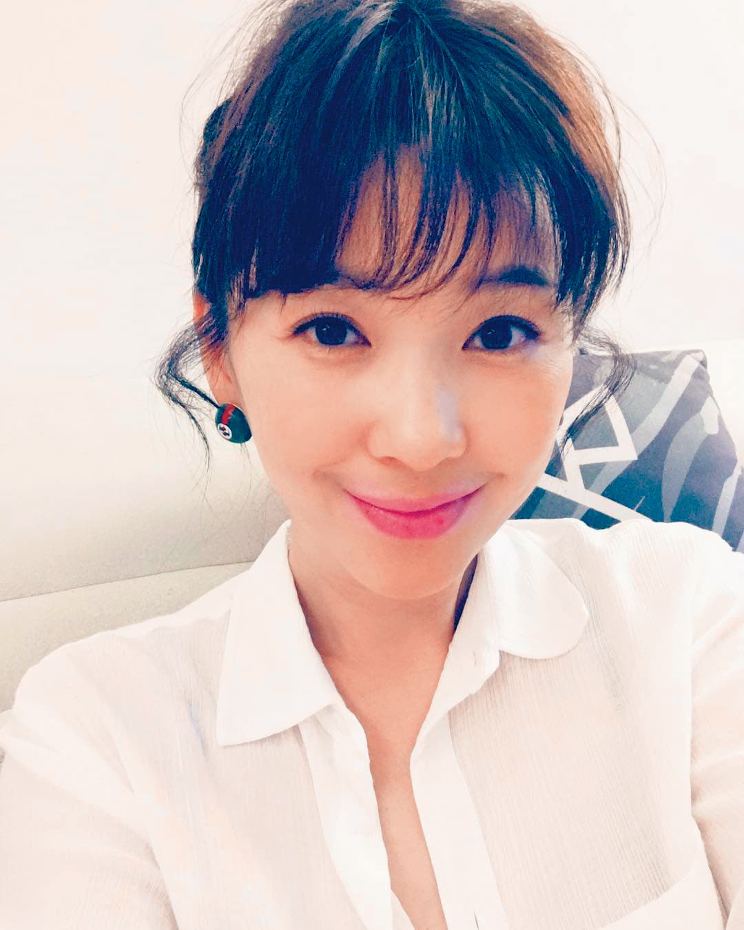 六月跟李易結婚後生了一子一女，家庭幸福。（翻攝六月臉書）