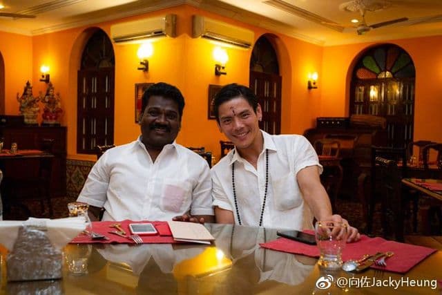 向佐上傳自己在印度的照片，原來是和郭碧婷一起去。（翻攝自向佐微博）