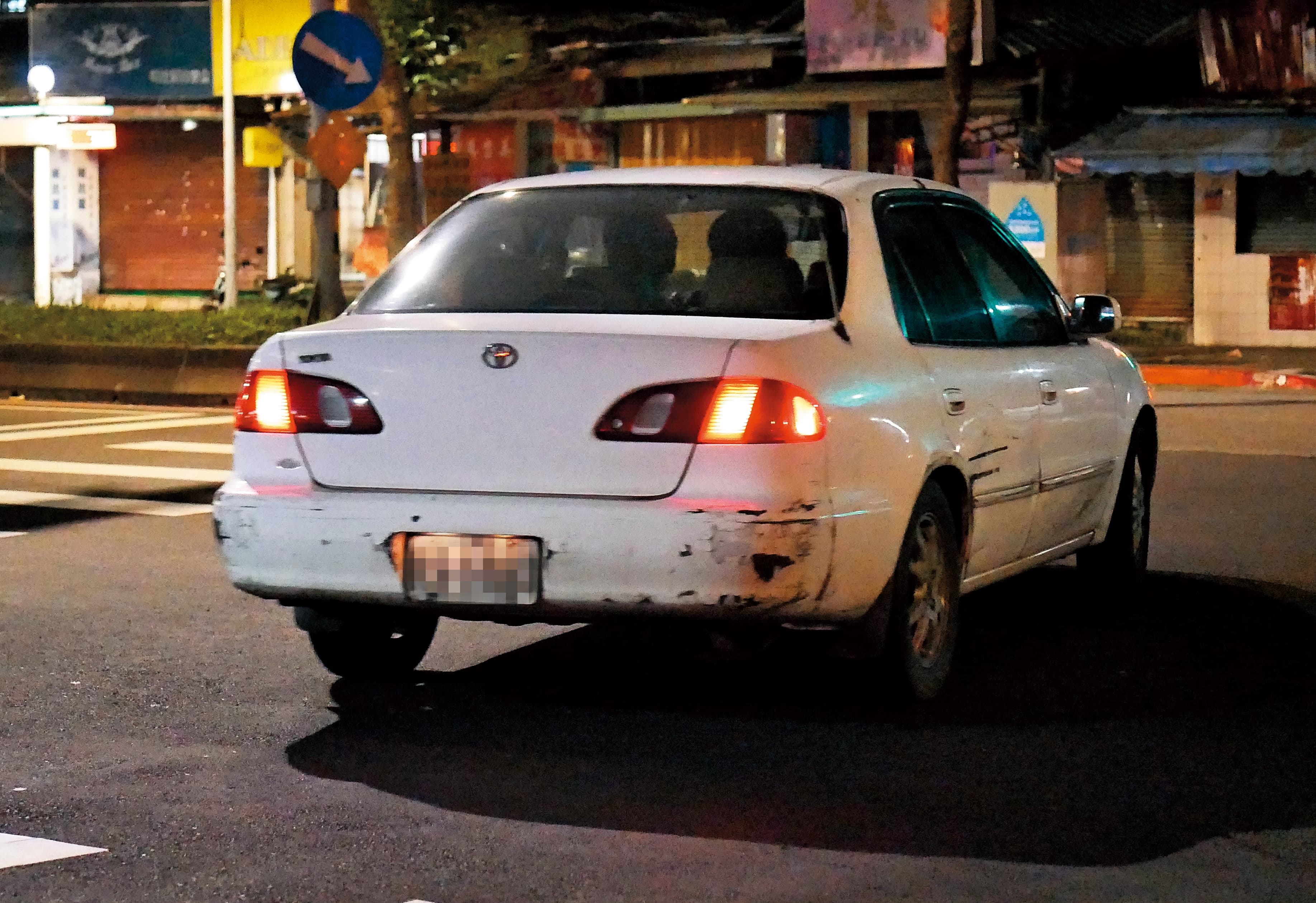 2月17日00：22，唐治平開著TOYOTA老車和女友返家，結束平淡樸實的一晚。