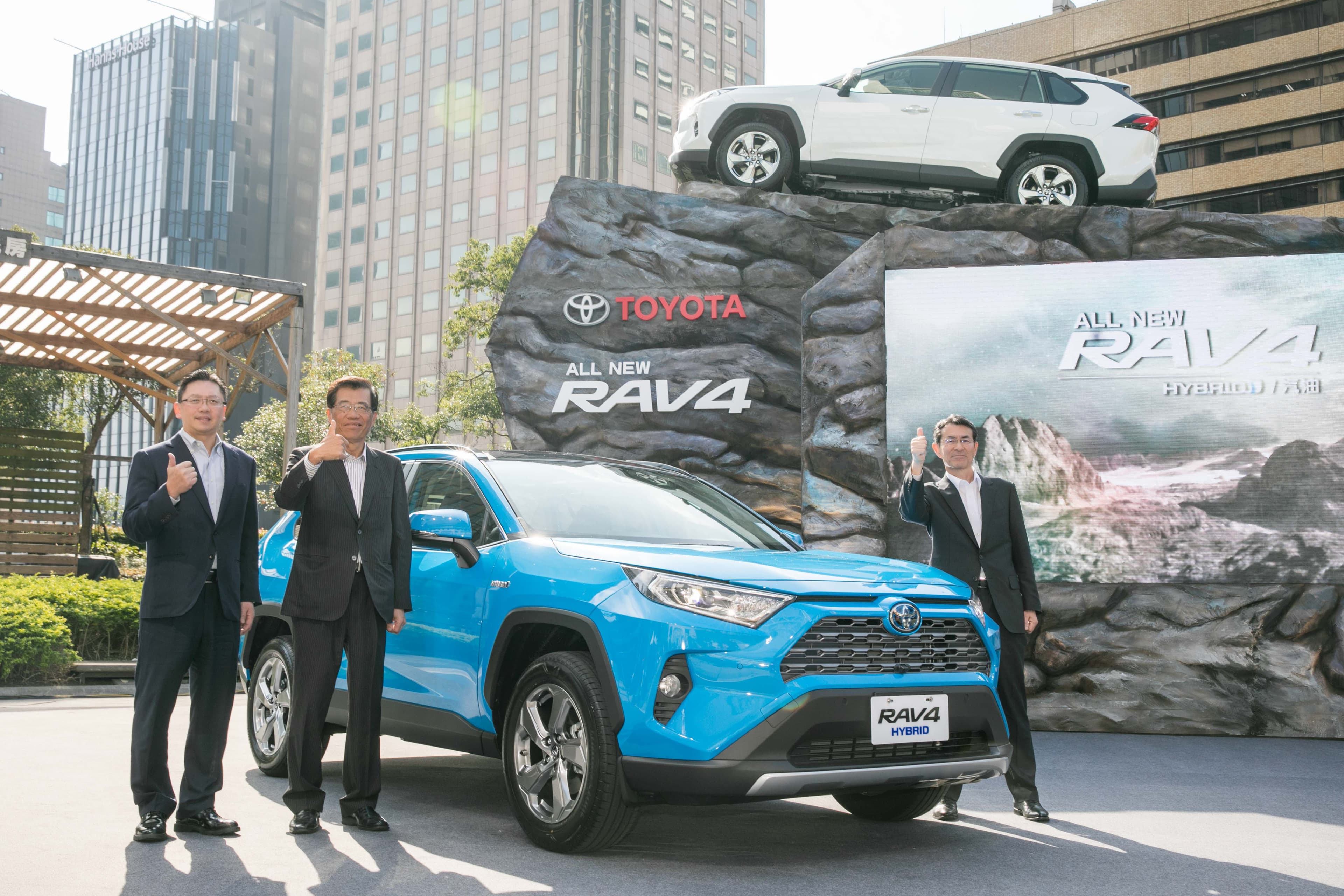 和泰汽車於今（4日）在台舉辦Toyota RAV4第五代發表會，打出92.5萬起跳的國產車售價。（和泰汽車提供）